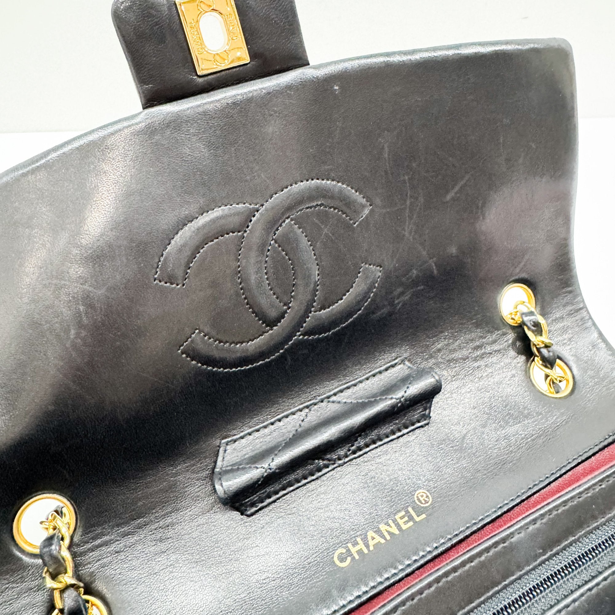 Vintage Matelassé 27 Flap Chain Black Leather Handbag