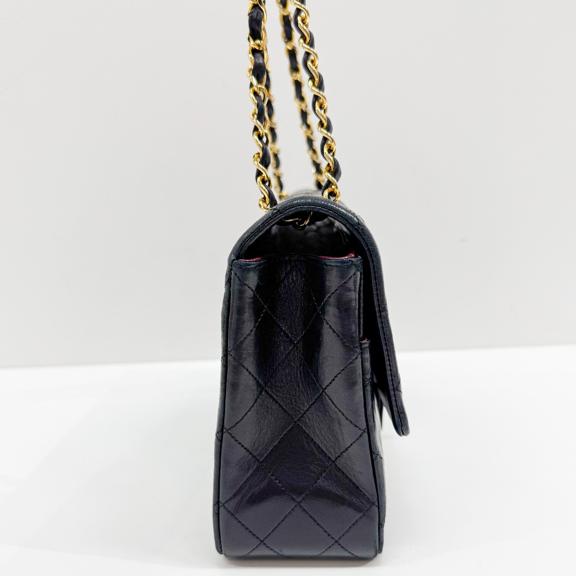 Vintage Matelassé 27 Flap Chain Black Leather Handbag