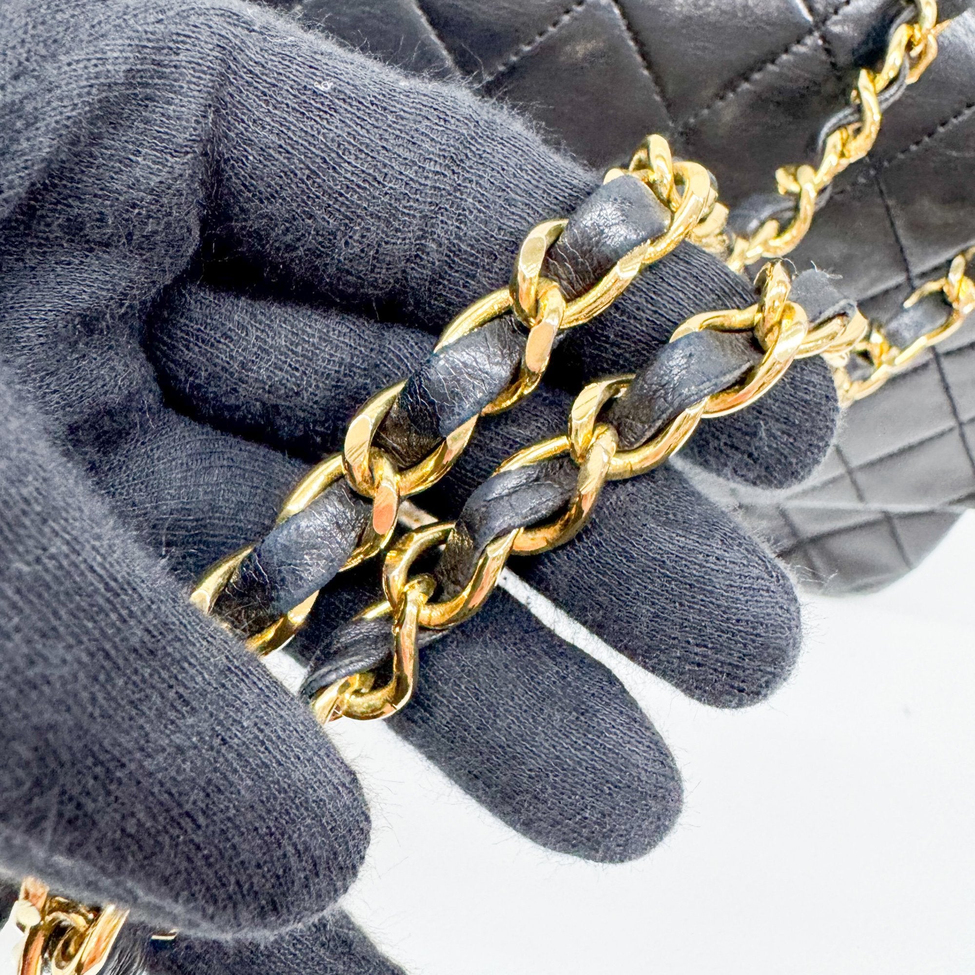 Vintage Matelassé 27 Flap Chain Black Leather Handbag