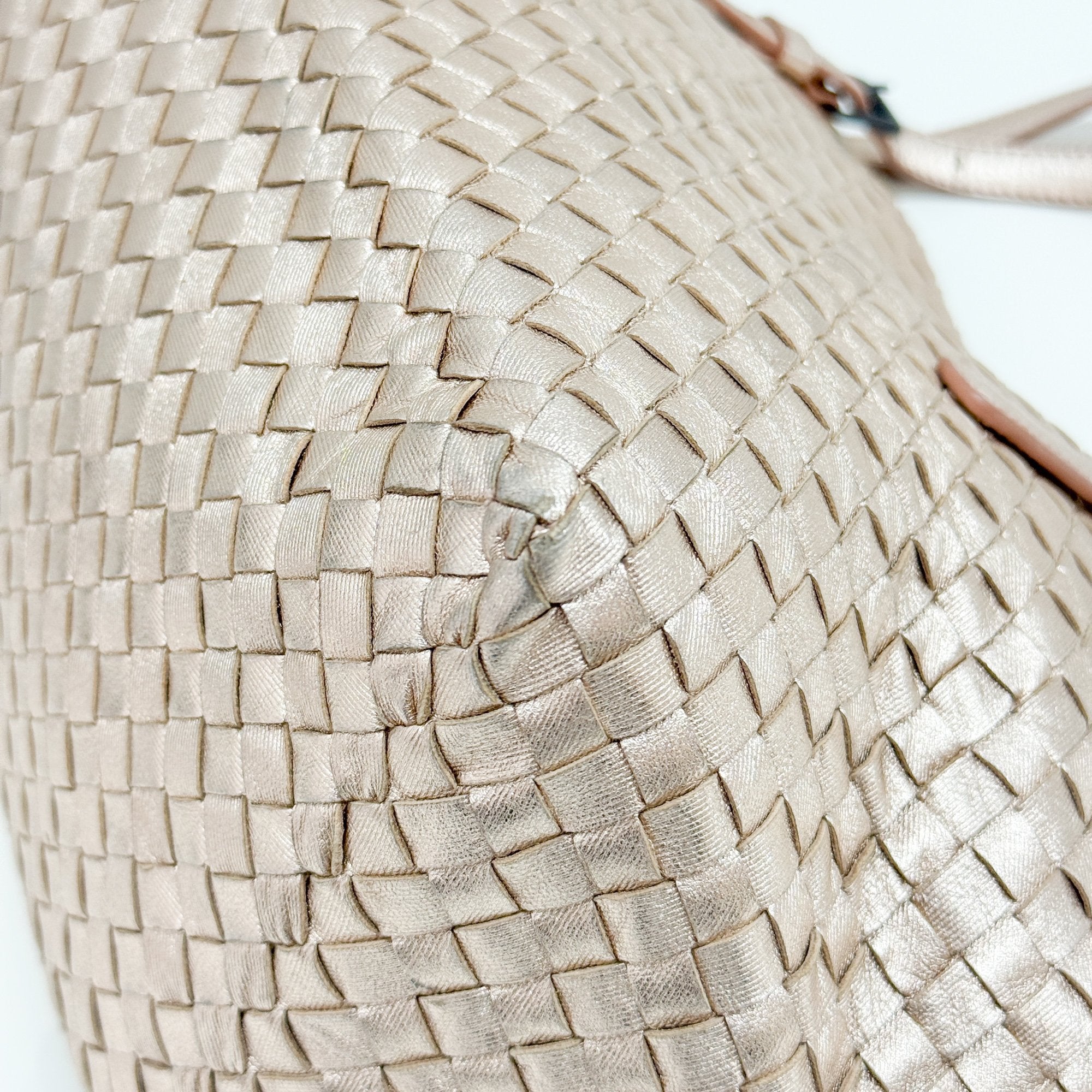 Intreciatto Metallic Rose Gold Leather Shoulder Bag