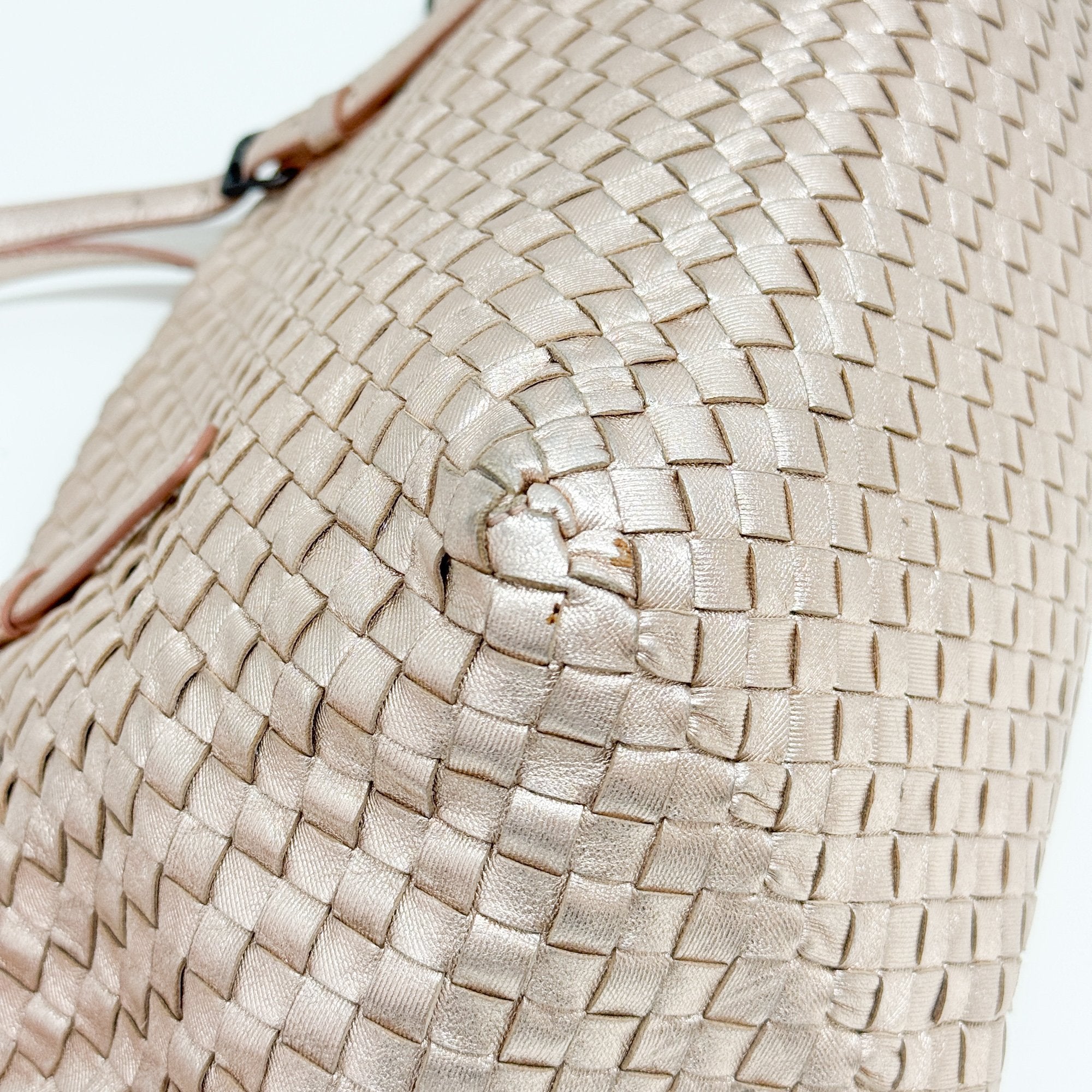 Intreciatto Metallic Rose Gold Leather Shoulder Bag