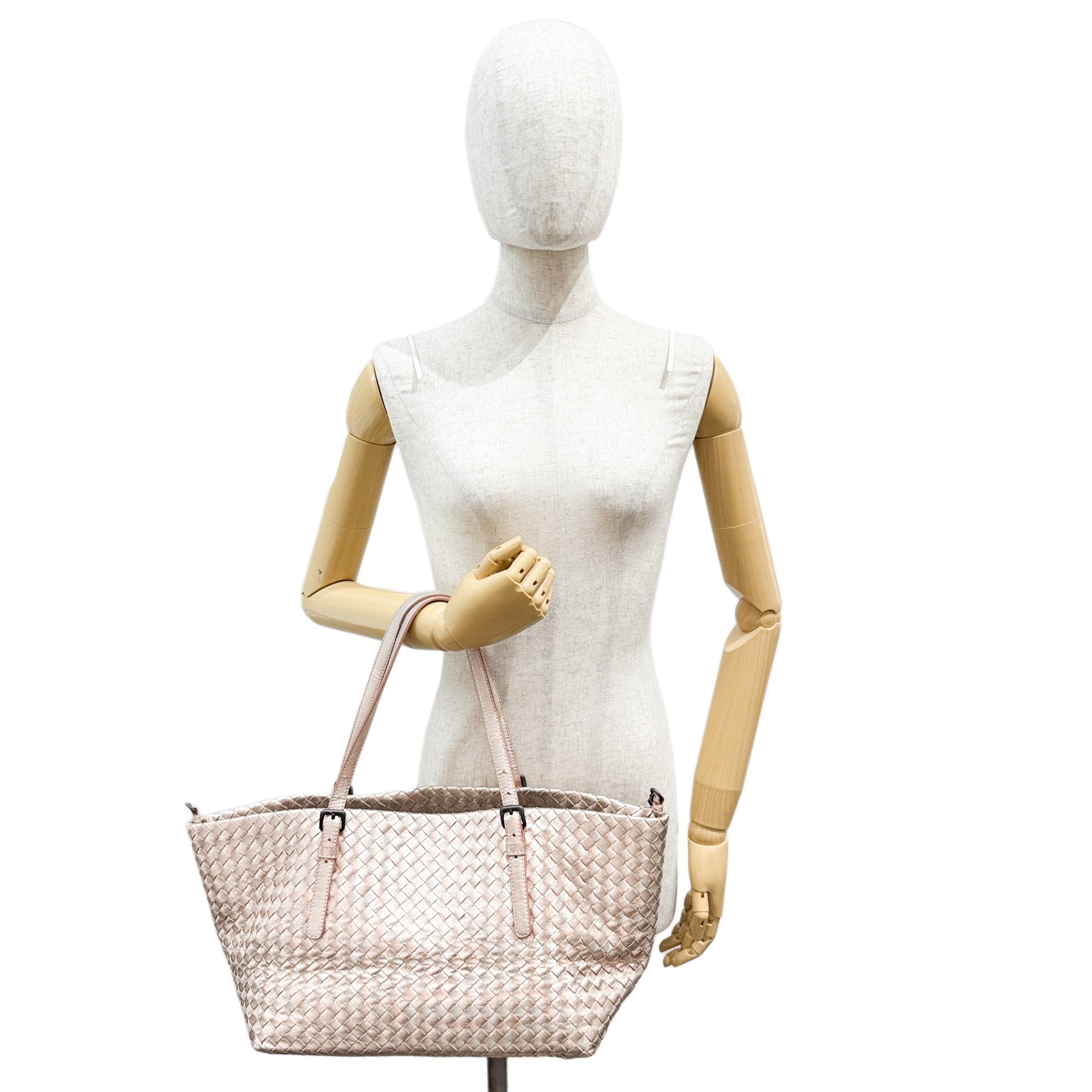 Intreciatto Metallic Rose Gold Leather Shoulder Bag