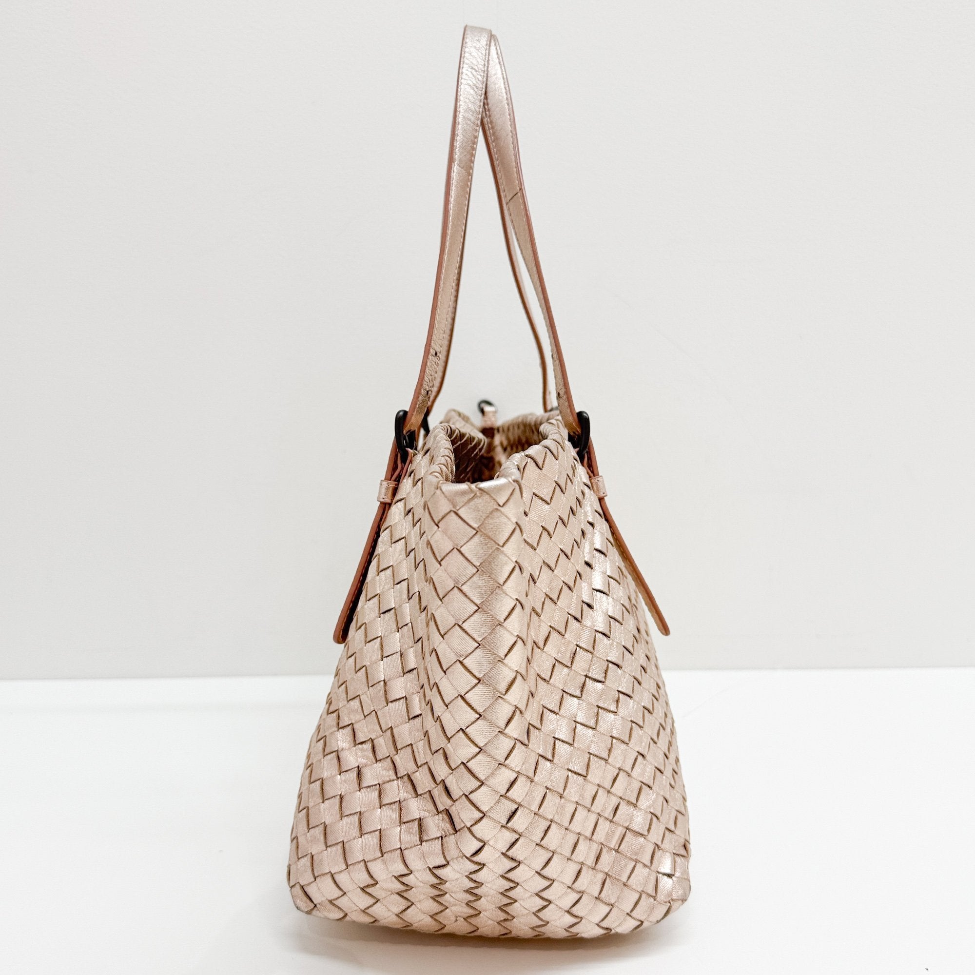 Intreciatto Metallic Rose Gold Leather Shoulder Bag