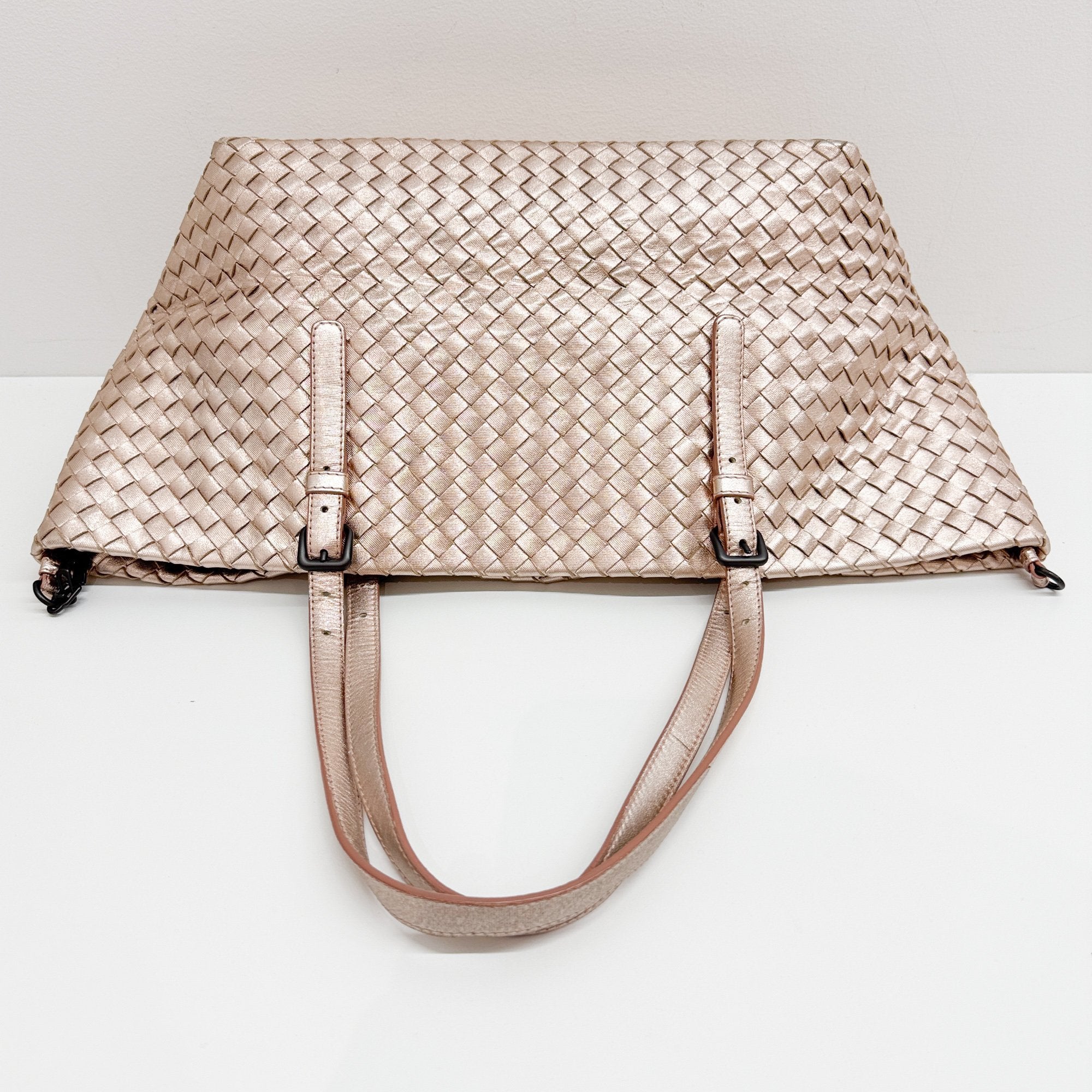 Intreciatto Metallic Rose Gold Leather Shoulder Bag