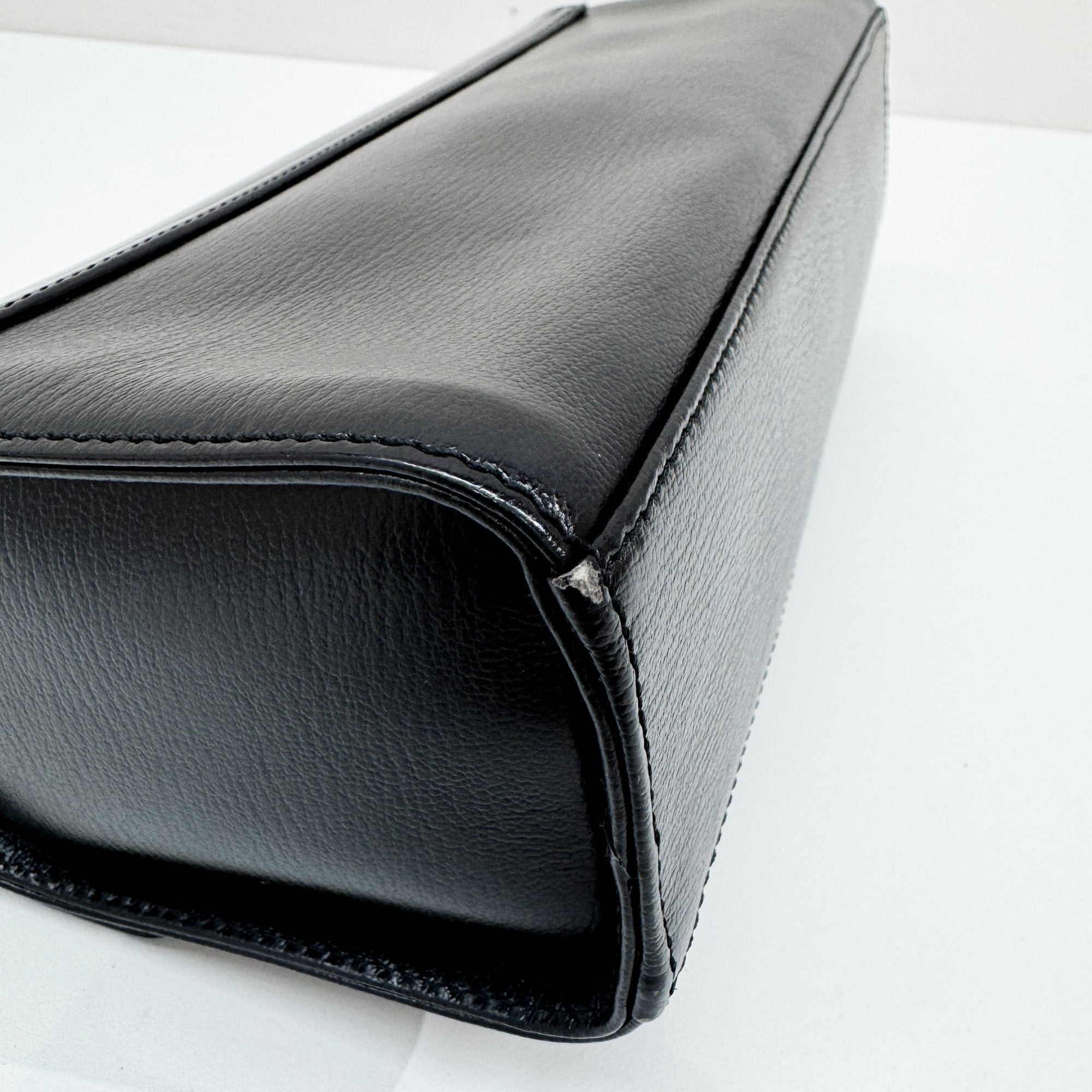 Velazquez Black Leather Hand Bag