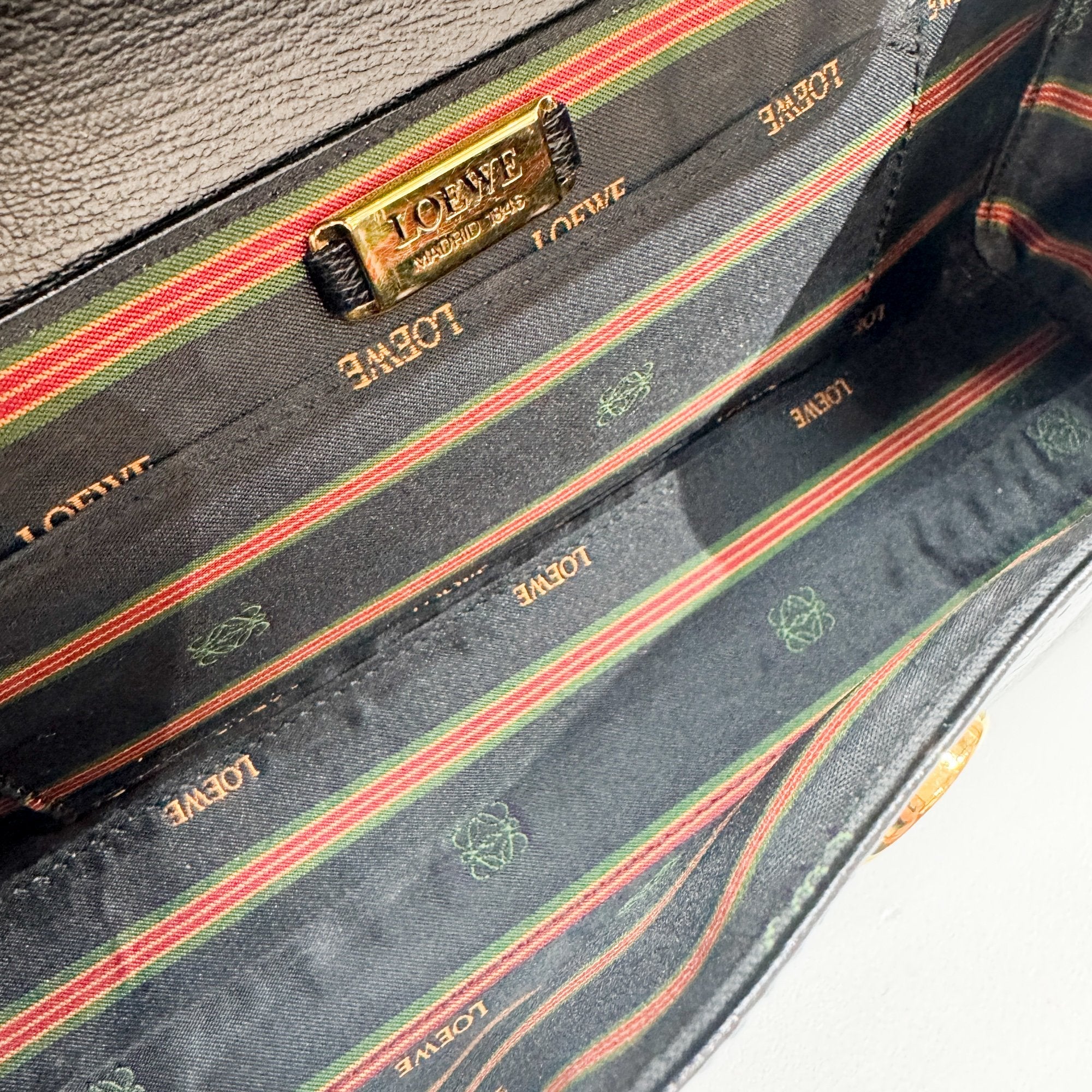 Velazquez Black Leather Hand Bag