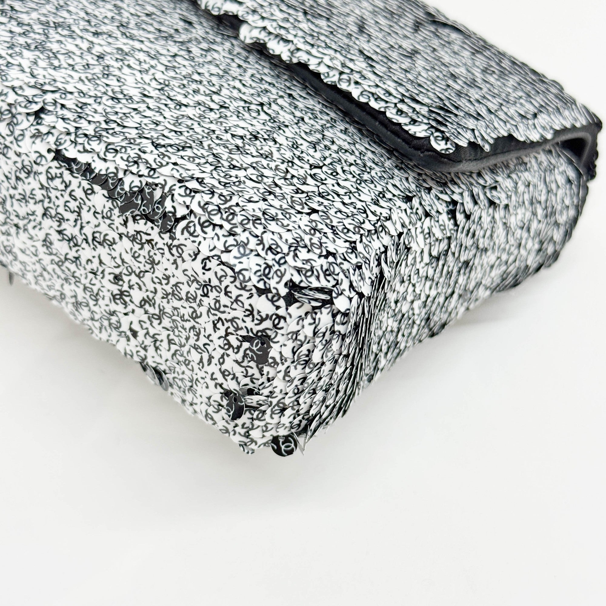 Classic Flap Coco Mark Sequins in Lambskin Chain Shoulder Bag