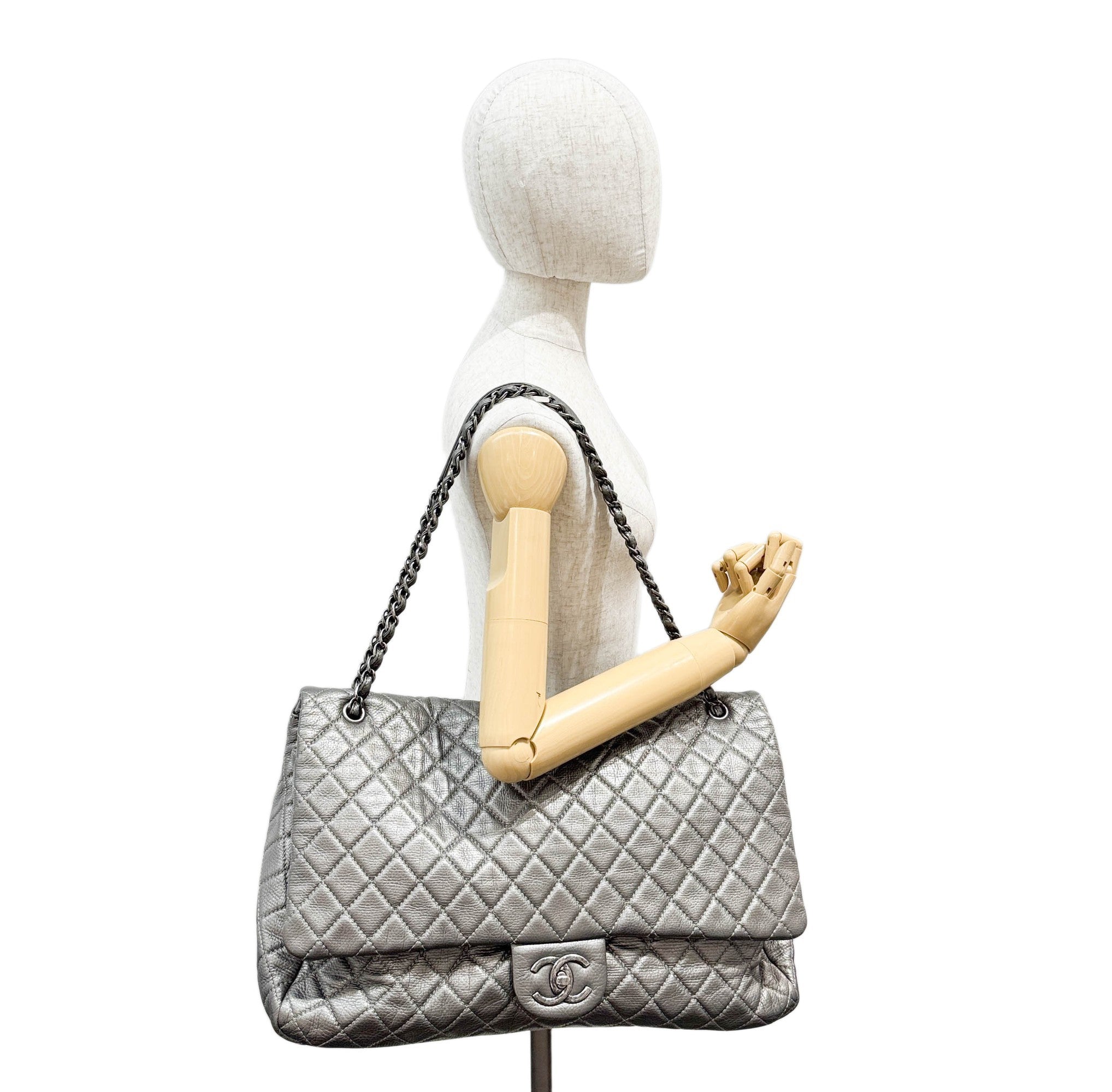 Classic Flap Jumbo Silver Chain Strap Shoulder Bag