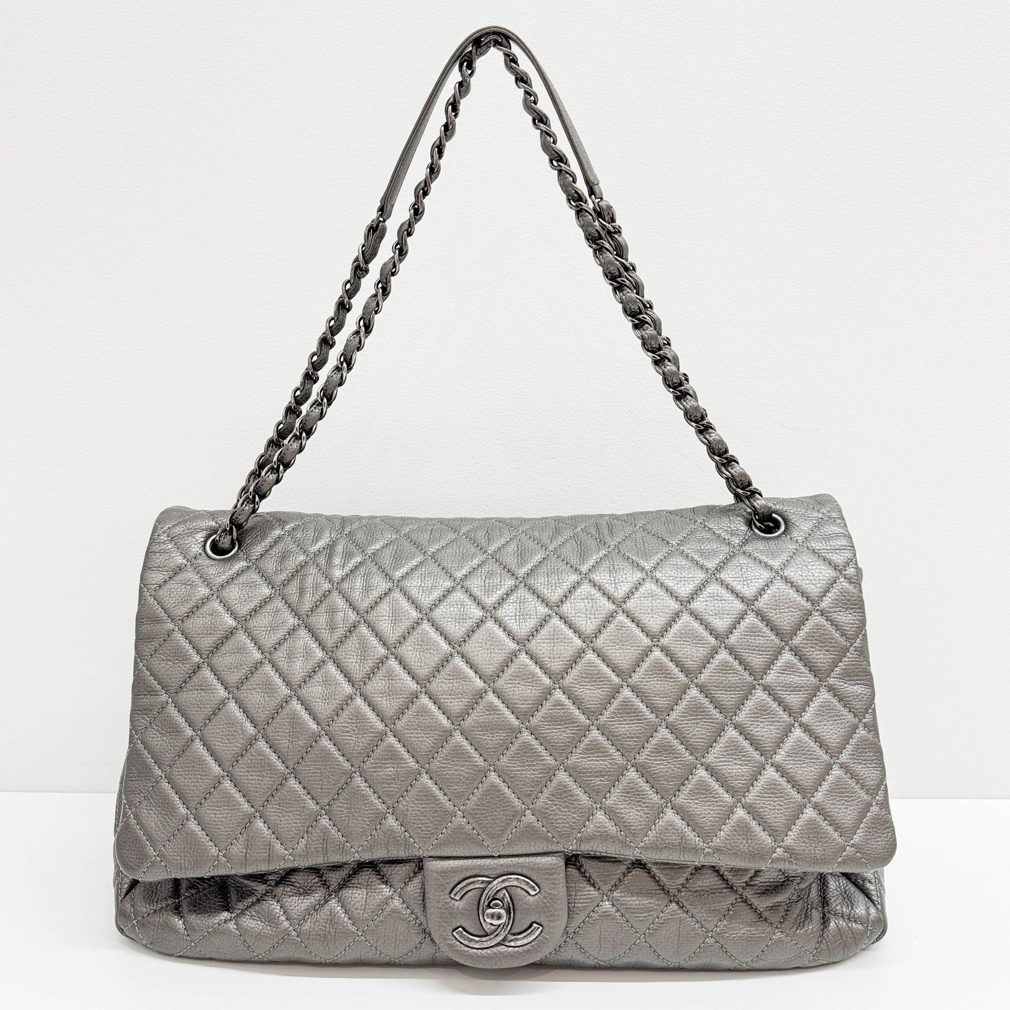 Classic Flap Jumbo Silver Chain Strap Shoulder Bag
