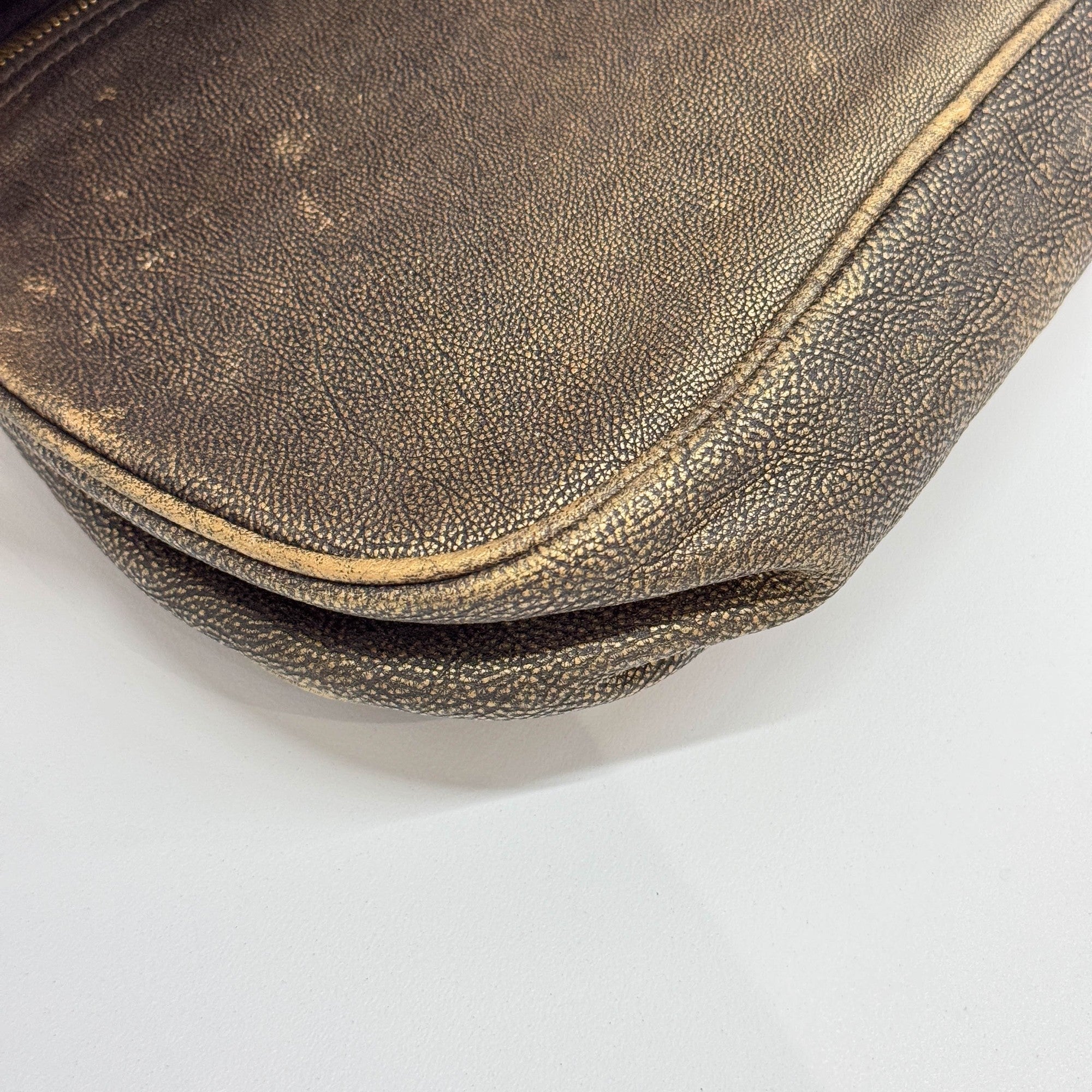 Gaucho Oyster Strap Gold Leather Shoulder Bag