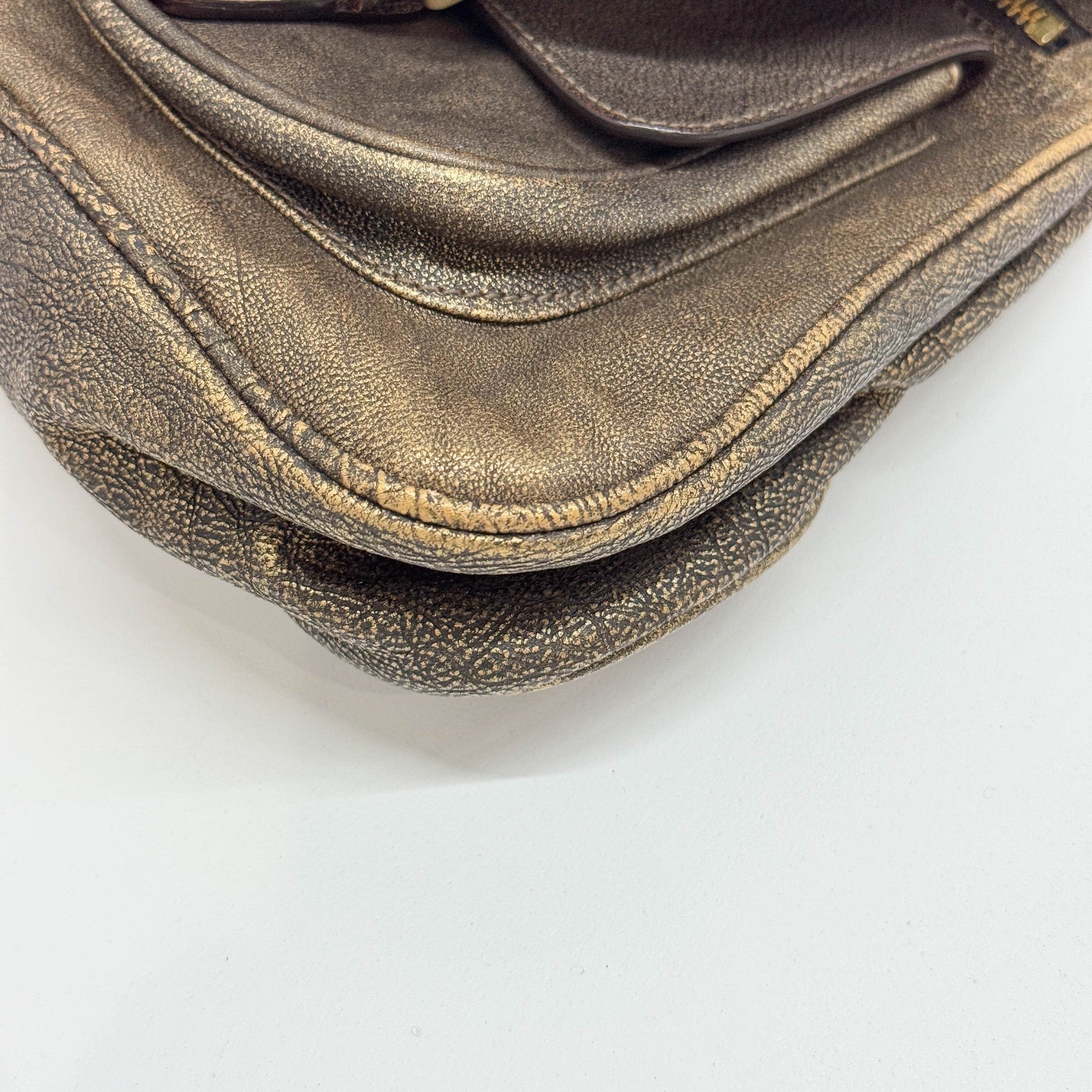 Gaucho Oyster Strap Gold Leather Shoulder Bag