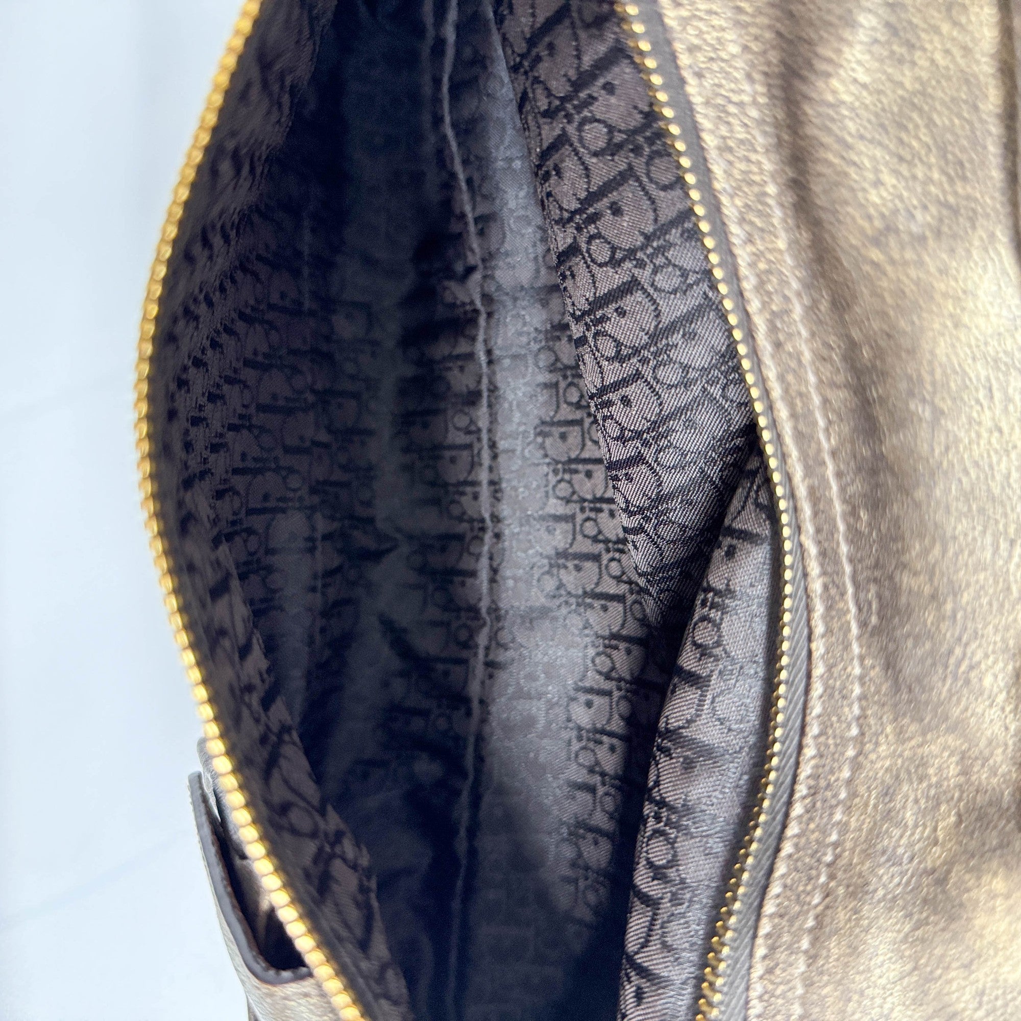 Gaucho Oyster Strap Gold Leather Shoulder Bag