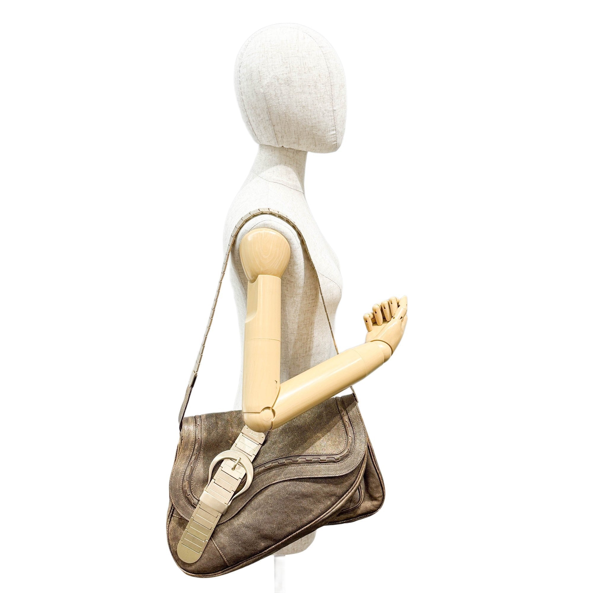 Gaucho Oyster Strap Gold Leather Shoulder Bag