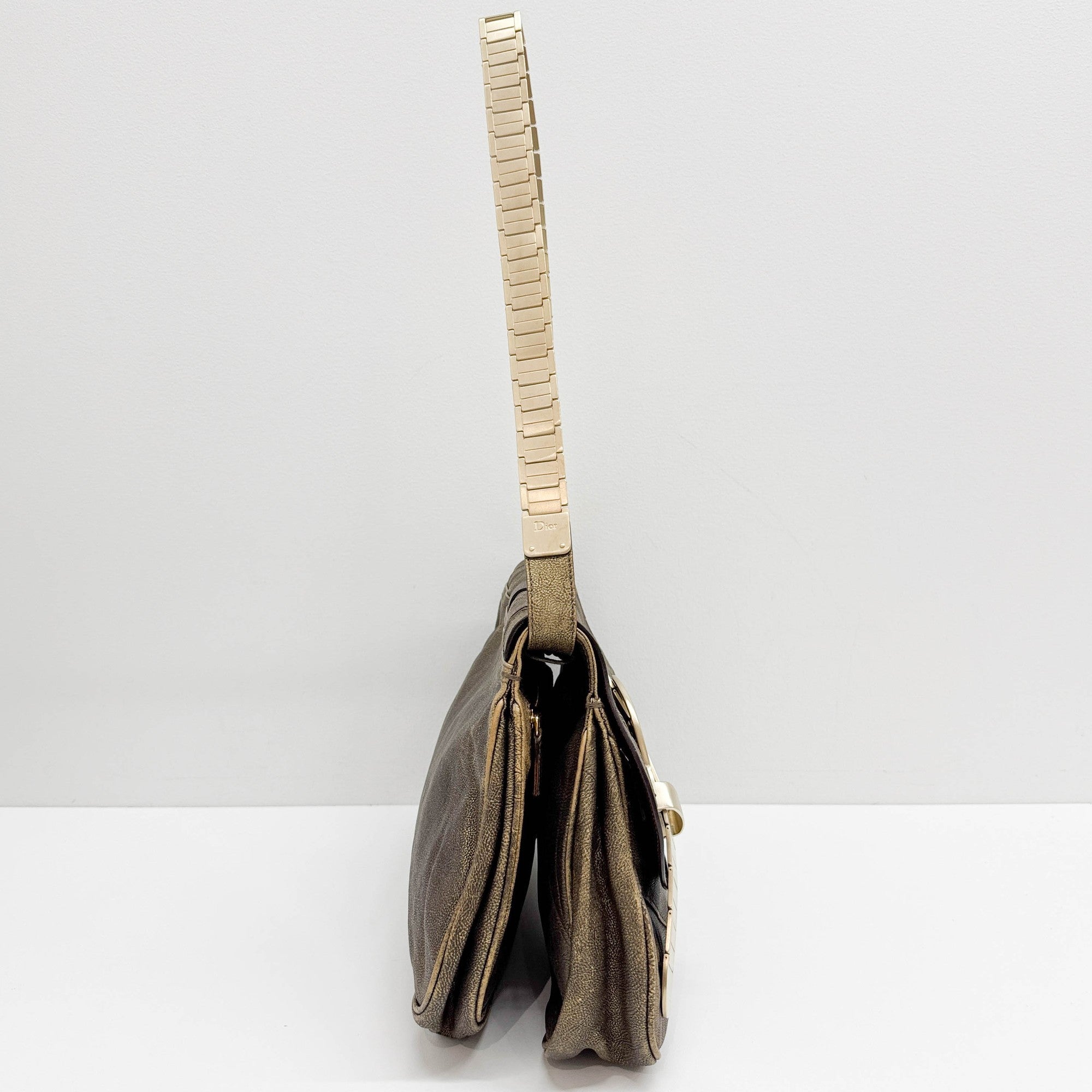 Gaucho Oyster Strap Gold Leather Shoulder Bag