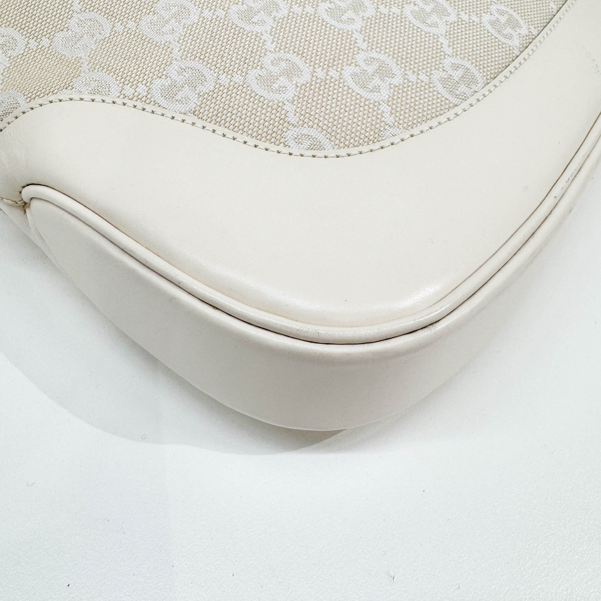 Jackie Beige GG Canvas Shoulder Bag