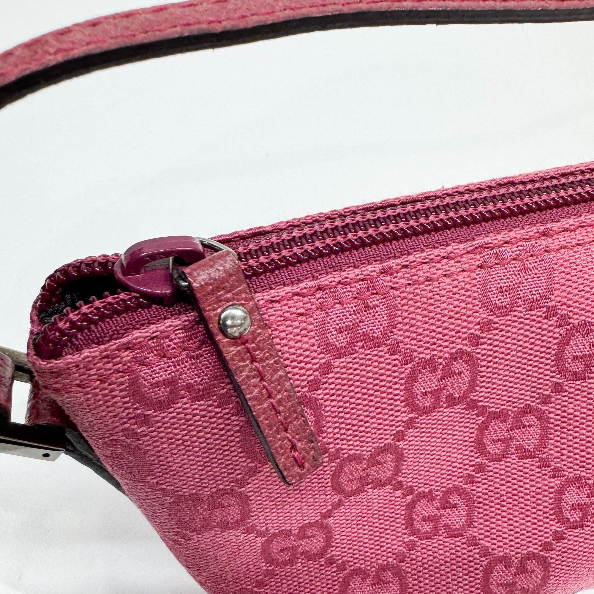 Boat Magenta Pink GG Canvas Pouch Bag