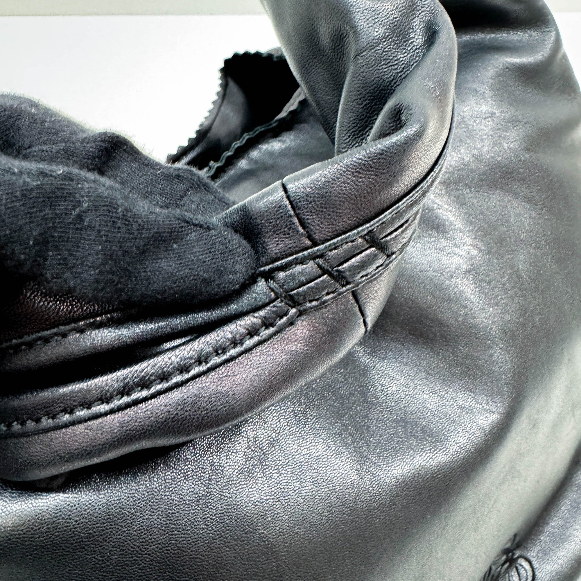 Viento 30 Black Leather Hobo Bag