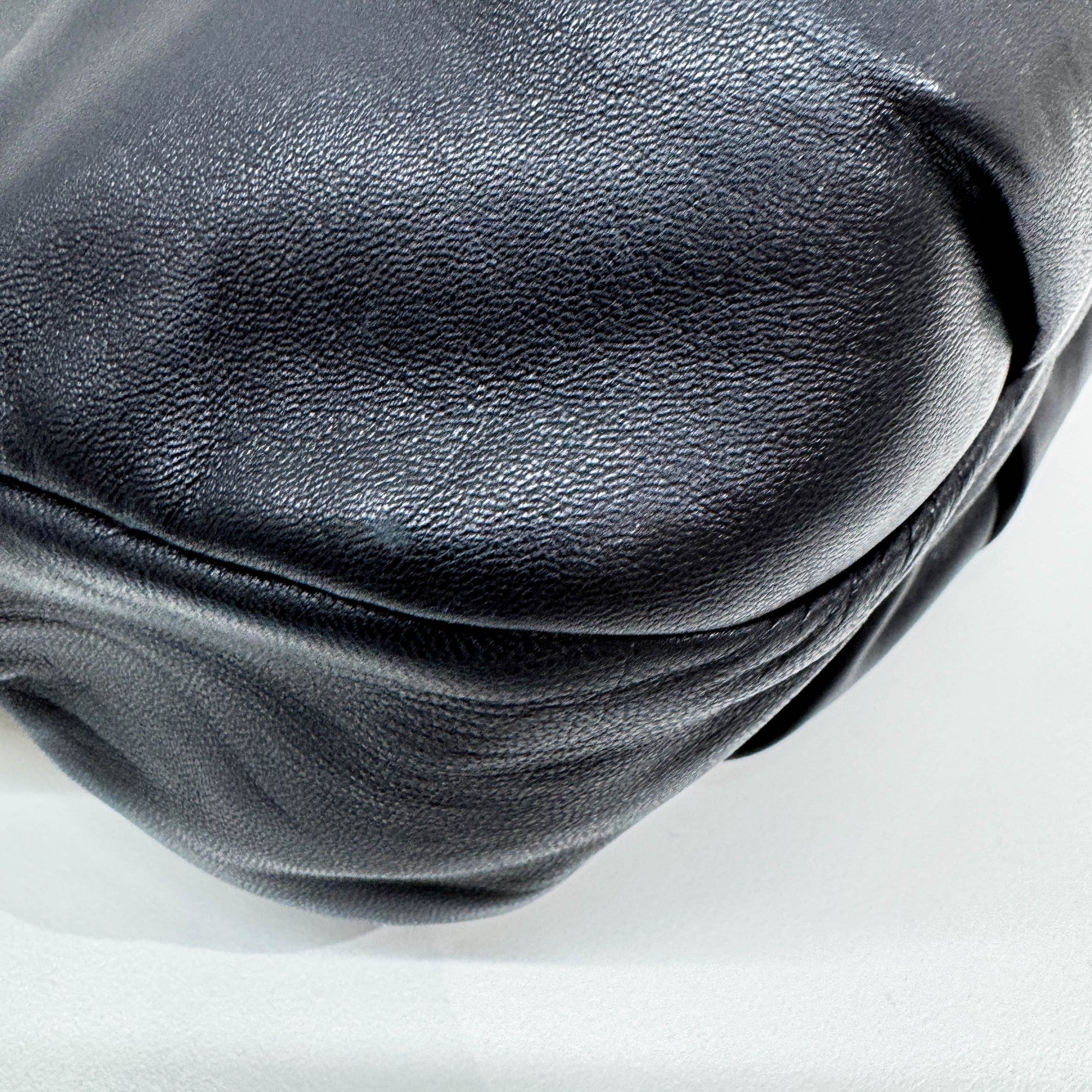 Viento 30 Black Leather Hobo Bag