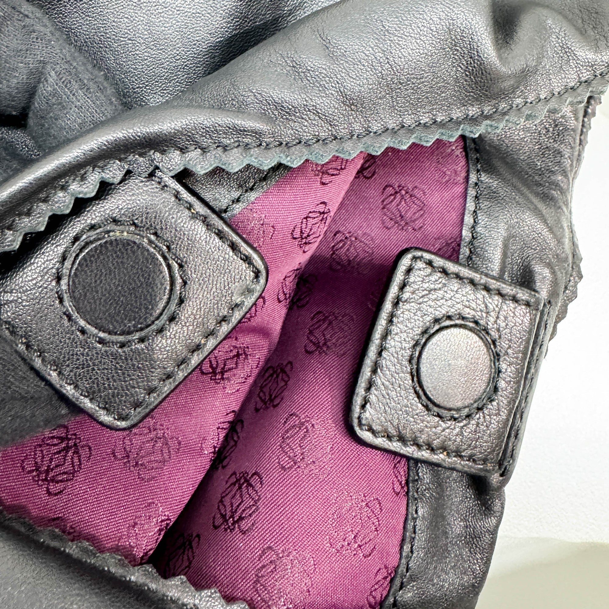 Viento 30 Black Leather Hobo Bag