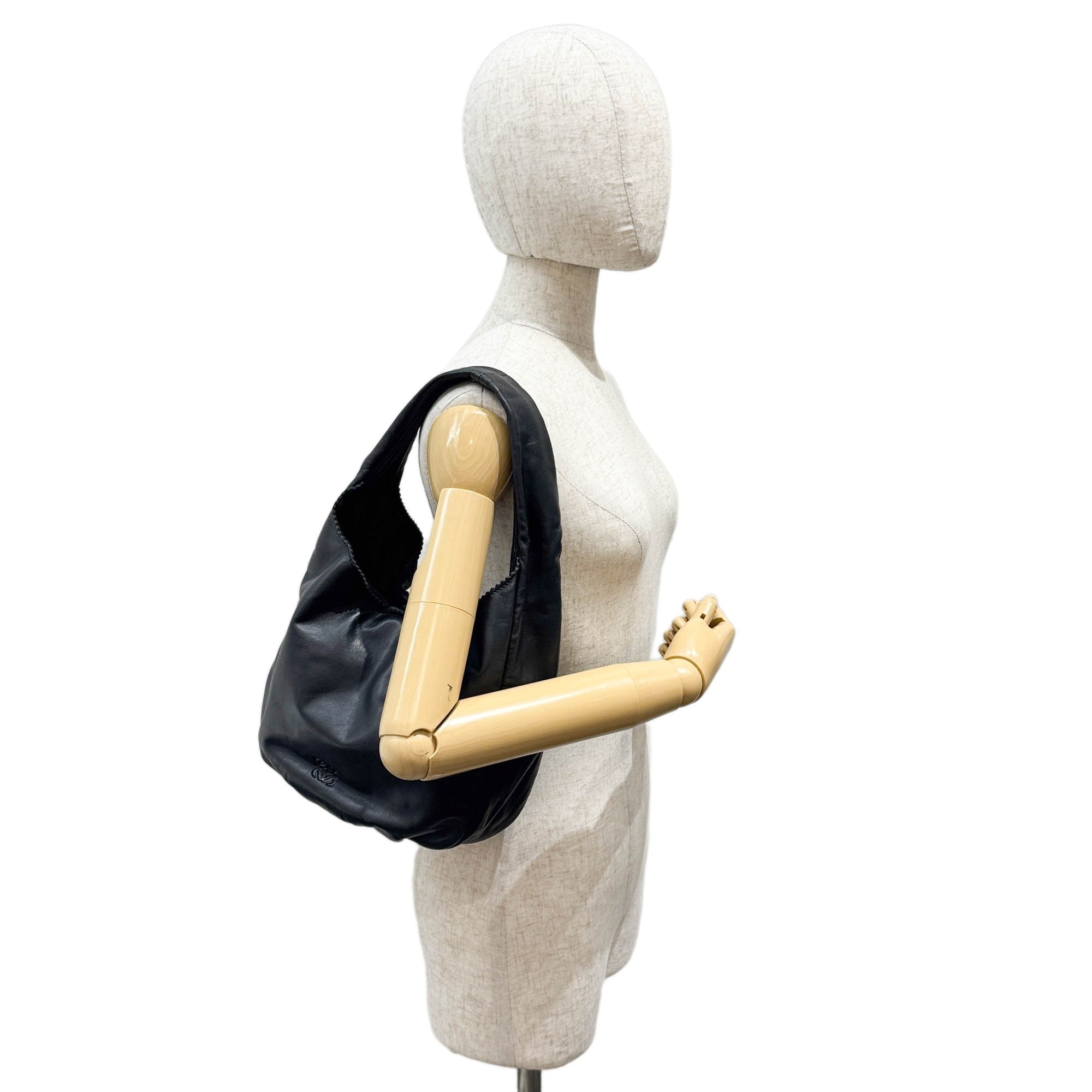 Viento 30 Black Leather Hobo Bag