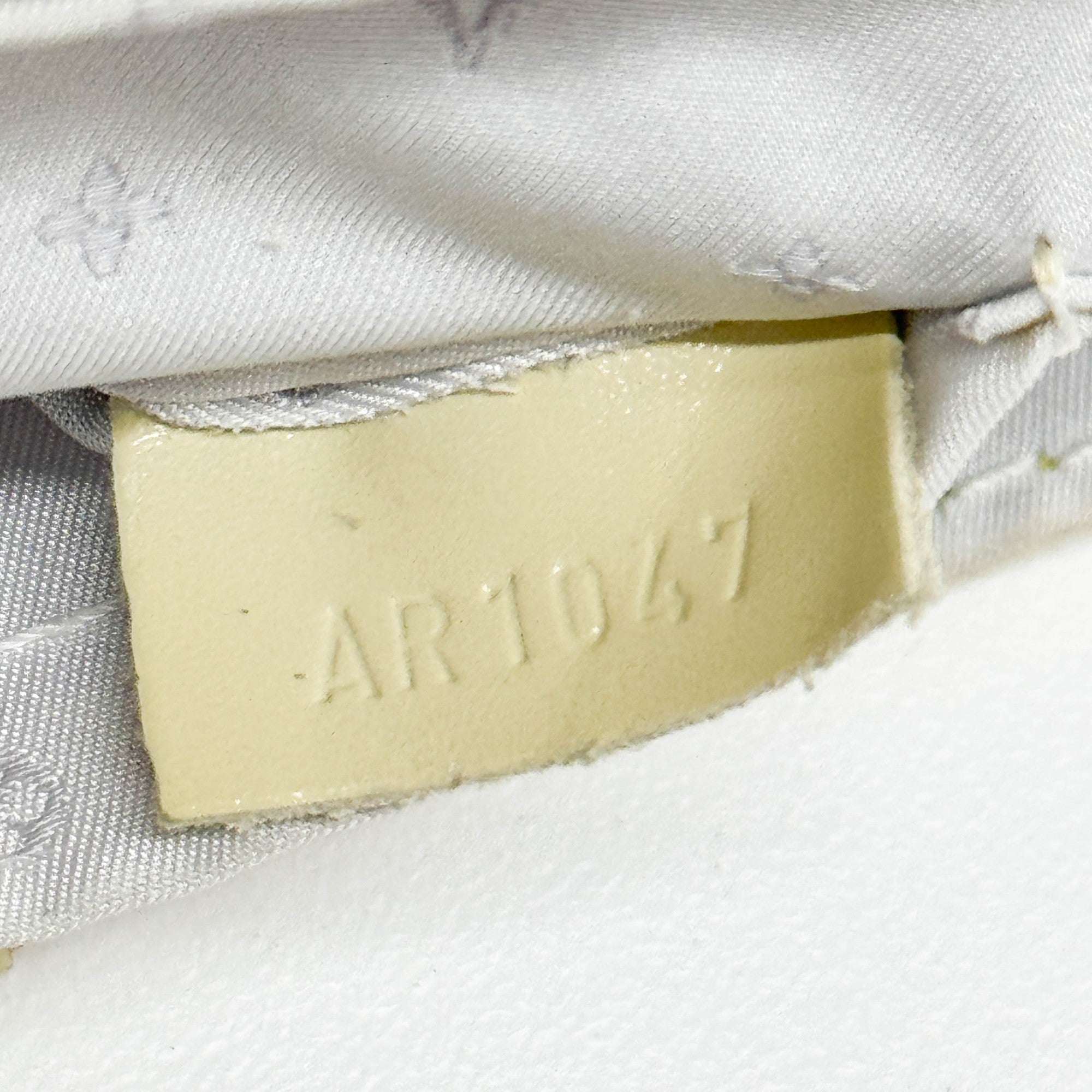 Suhali Le Precieux White Leather Pouch Bag