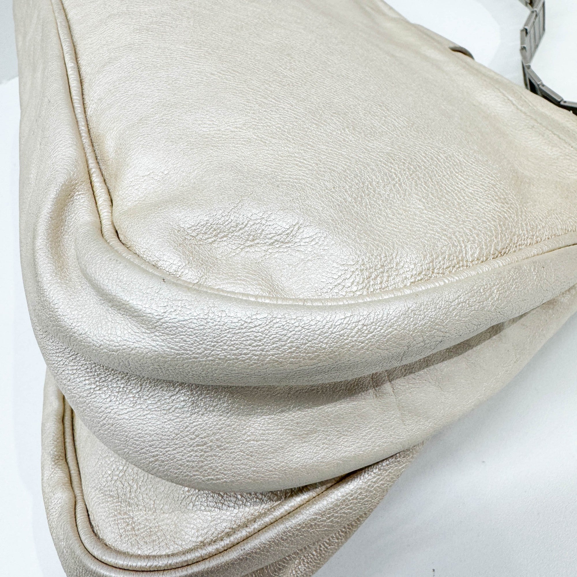 Gaucho Oyster Strap Champagne Leather Shoulder Bag