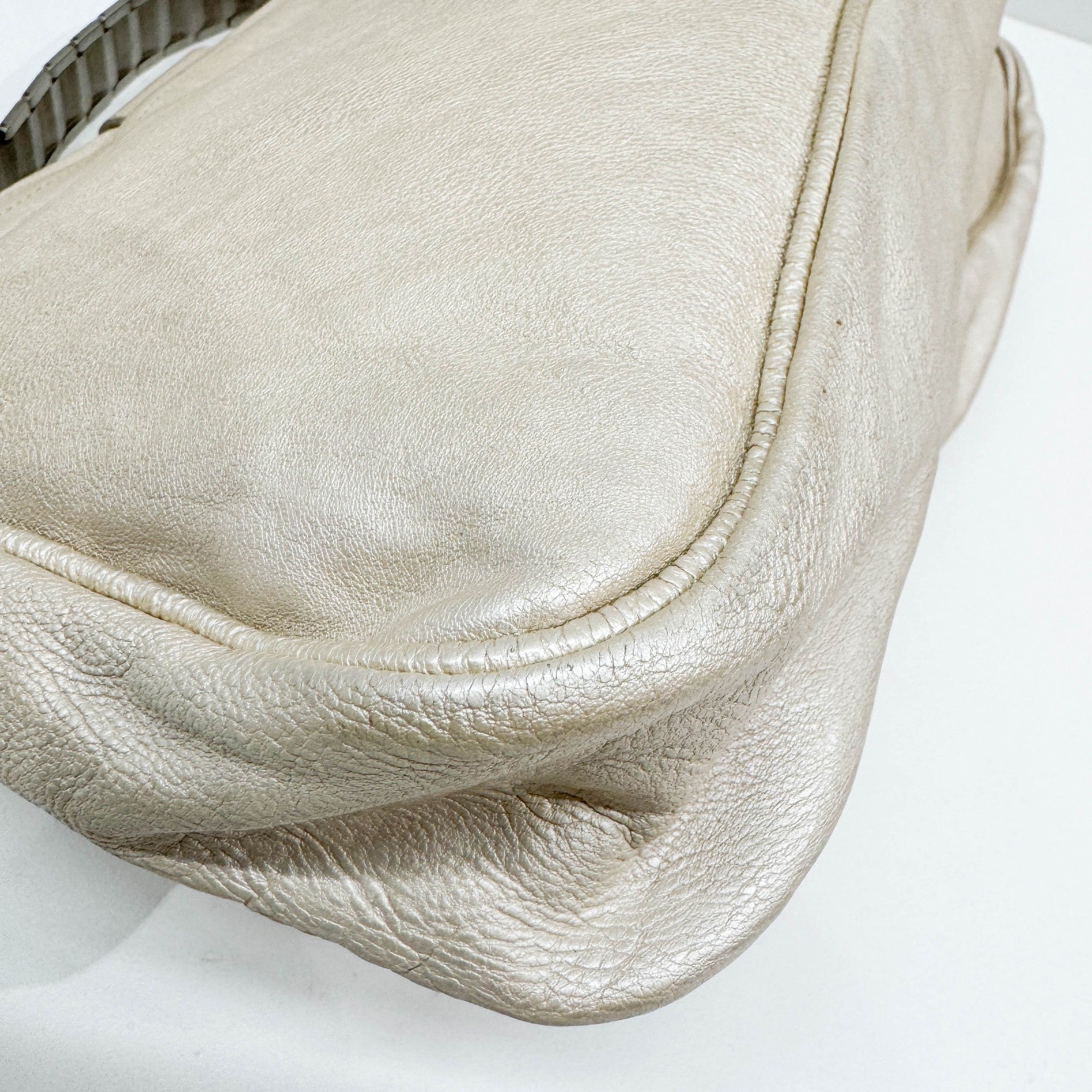 Gaucho Oyster Strap Champagne Leather Shoulder Bag