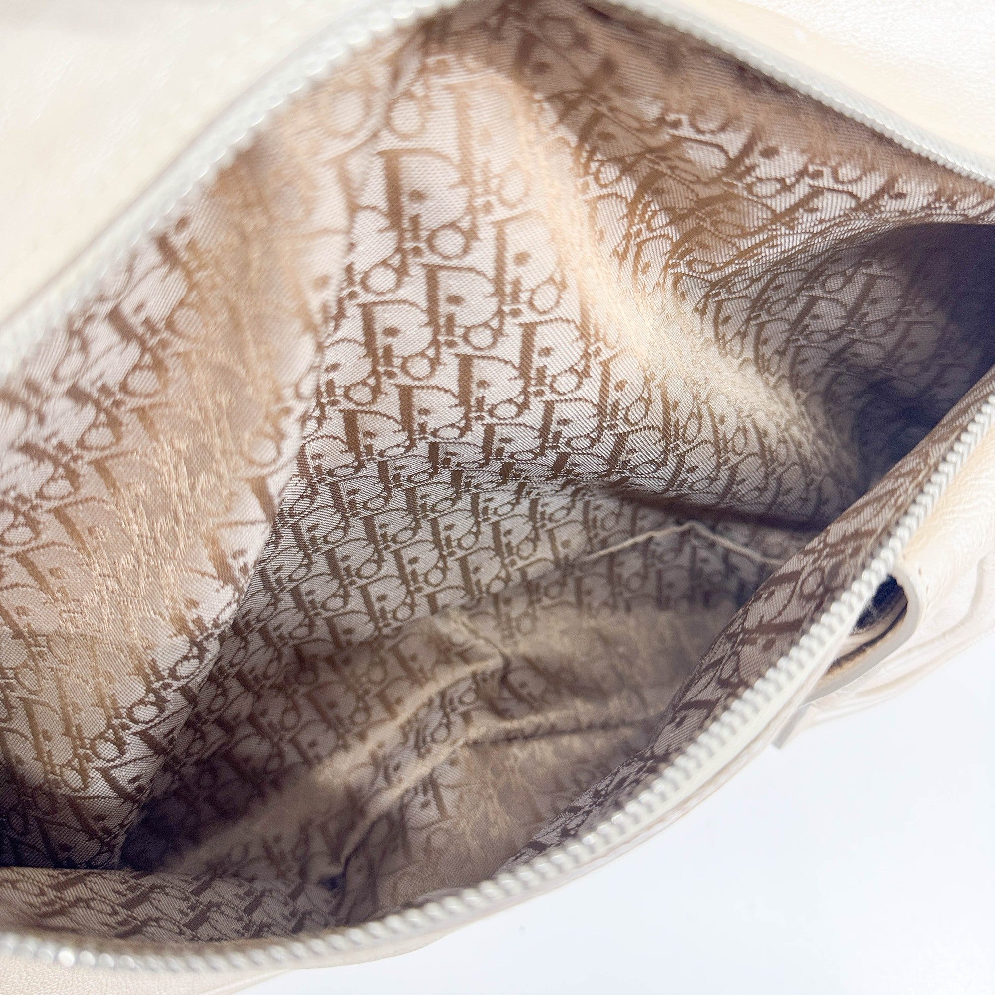 Gaucho Oyster Strap Champagne Leather Shoulder Bag