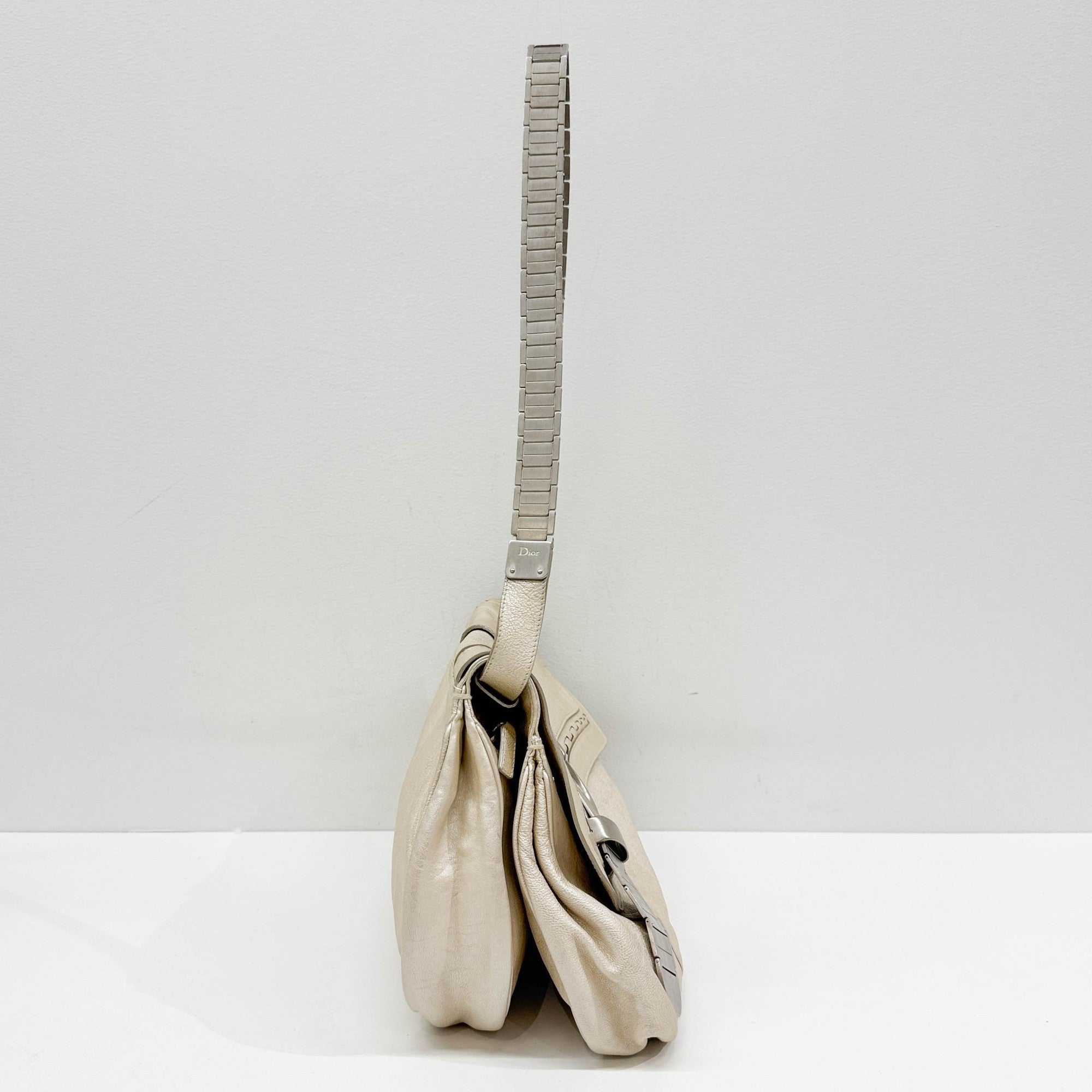 Gaucho Oyster Strap Champagne Leather Shoulder Bag