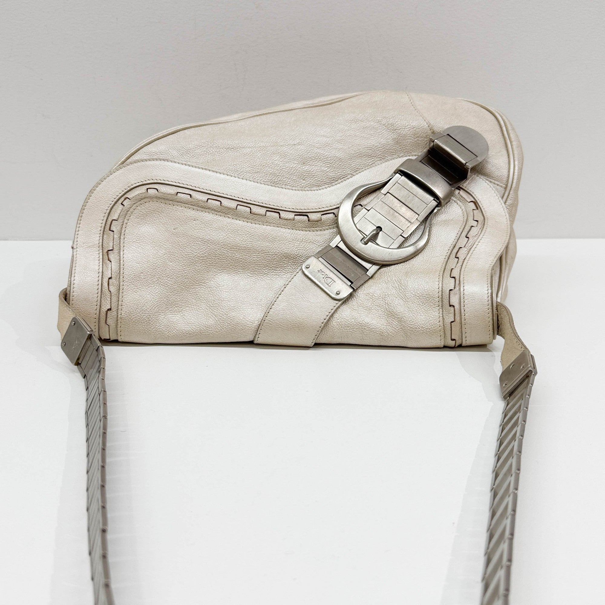 Gaucho Oyster Strap Champagne Leather Shoulder Bag