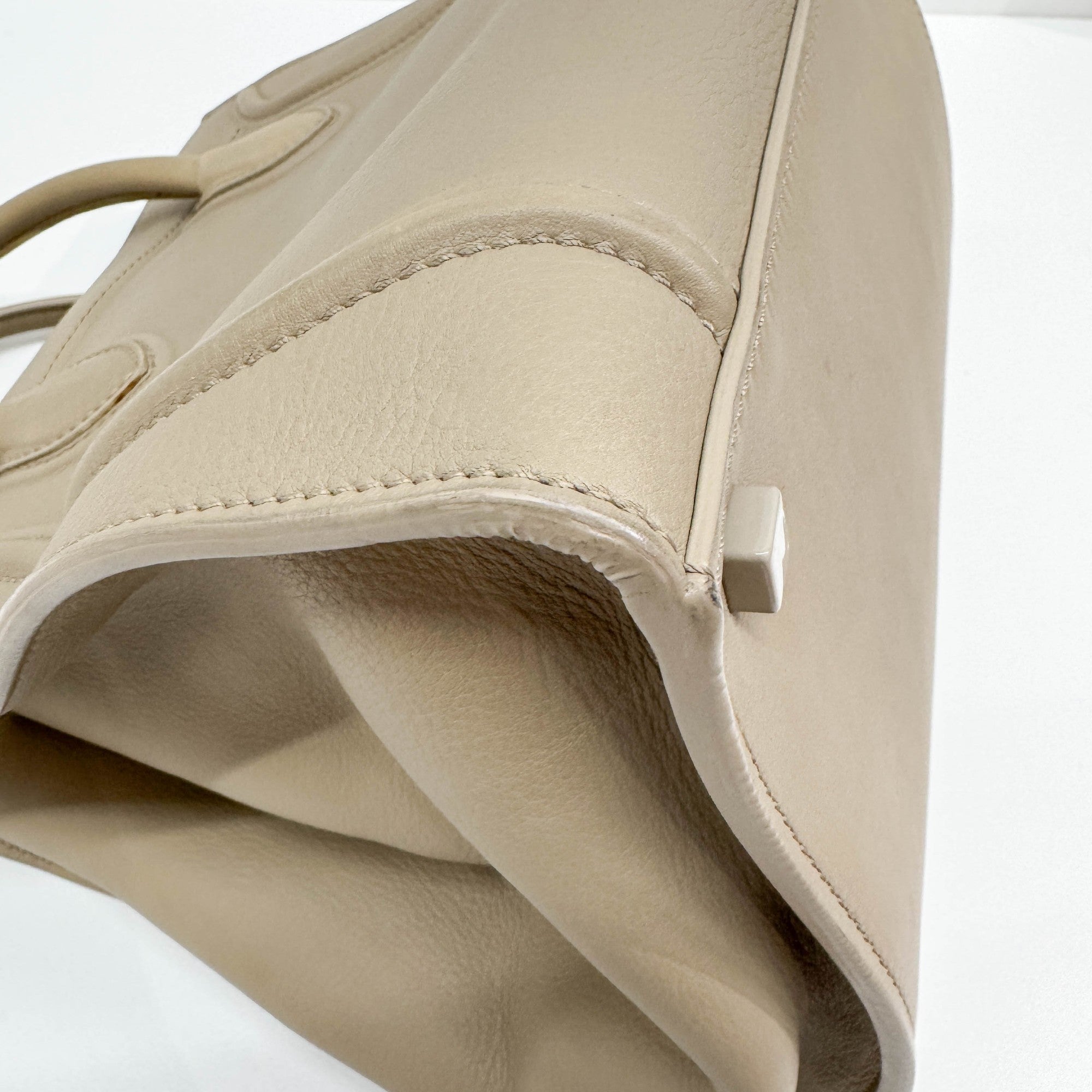 Luggage Phantom Taupe Leather Hand Bag