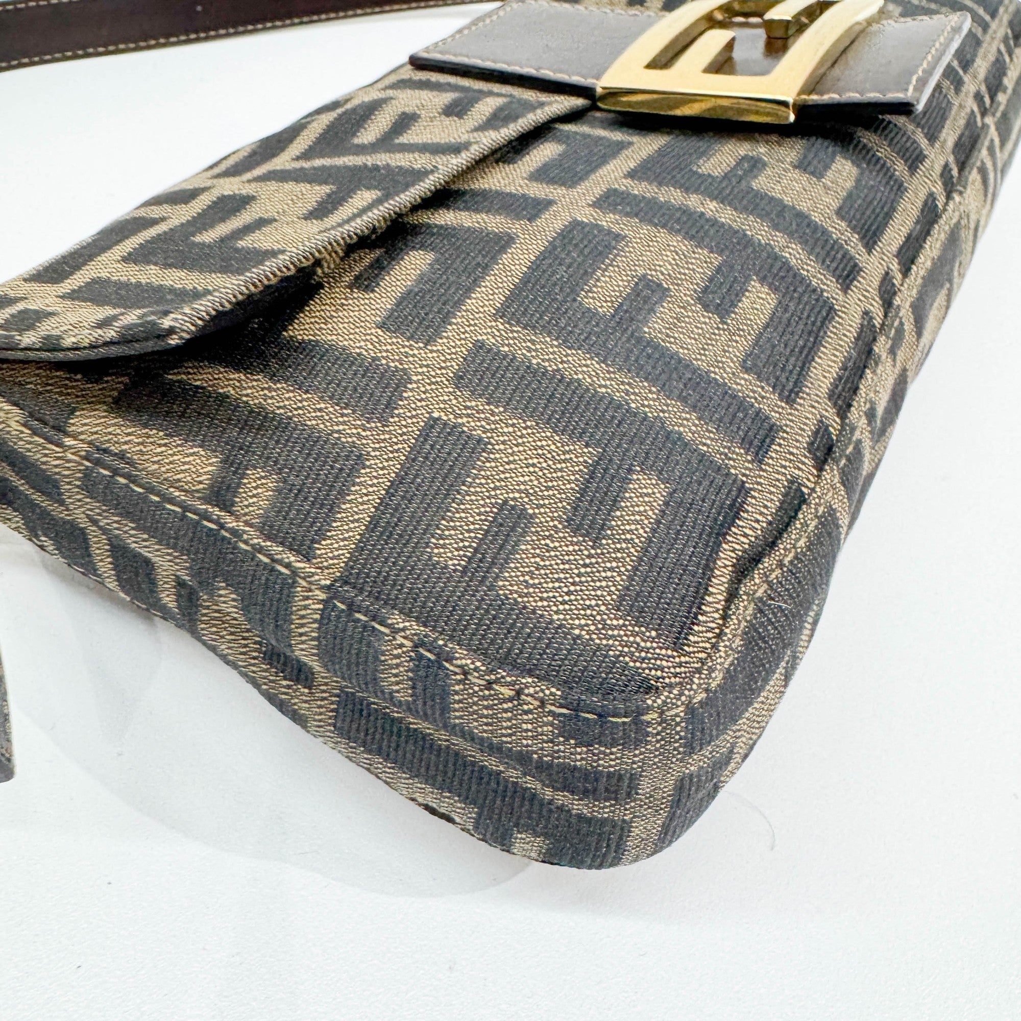 Baguette Brown Zucca Canvas Shoulder Bag