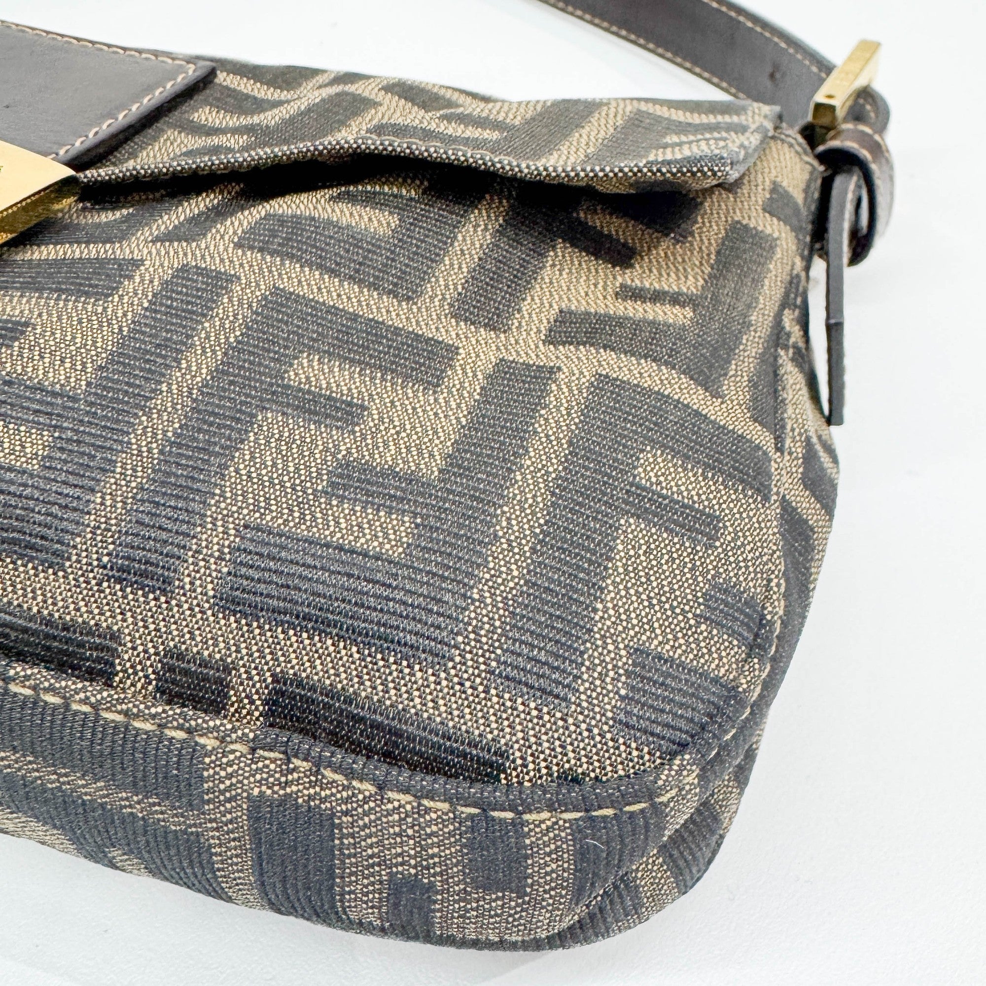 Baguette Brown Zucca Canvas Shoulder Bag