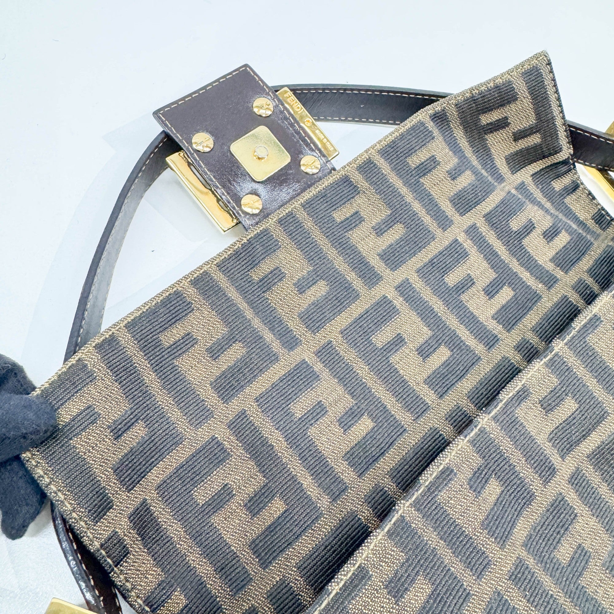 Baguette Brown Zucca Canvas Shoulder Bag