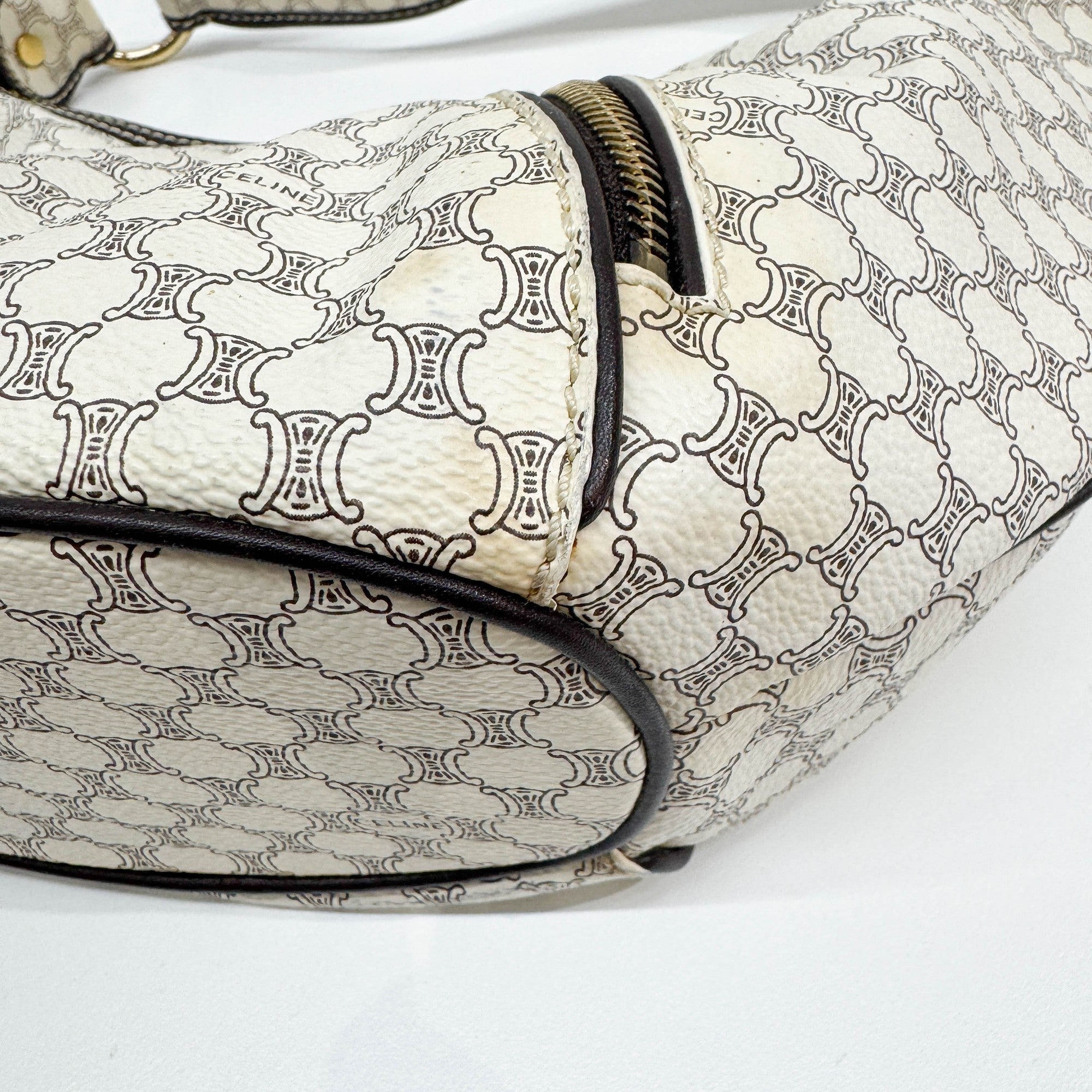 White Macadam Triomphe Leather Hobo Bag