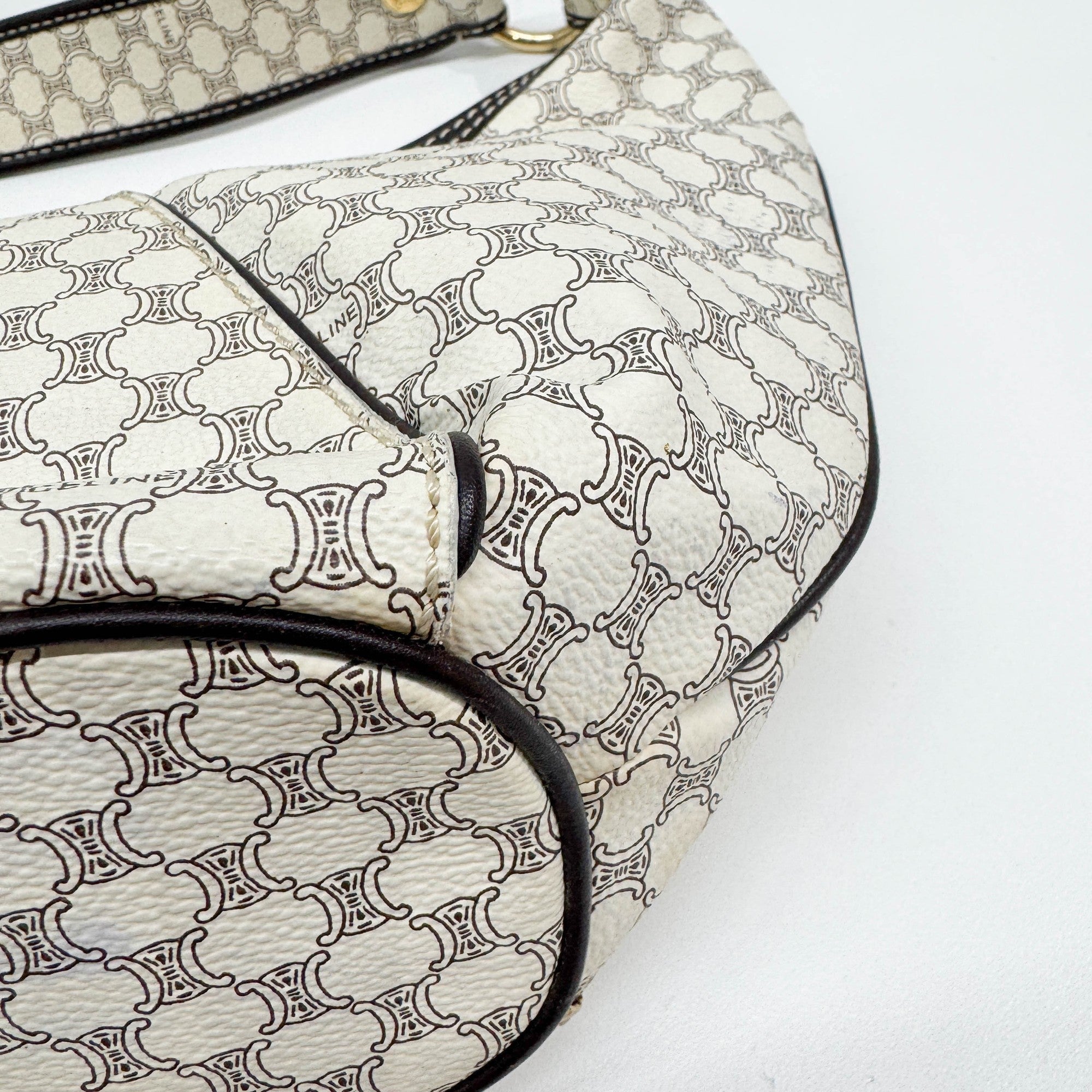 White Macadam Triomphe Leather Hobo Bag