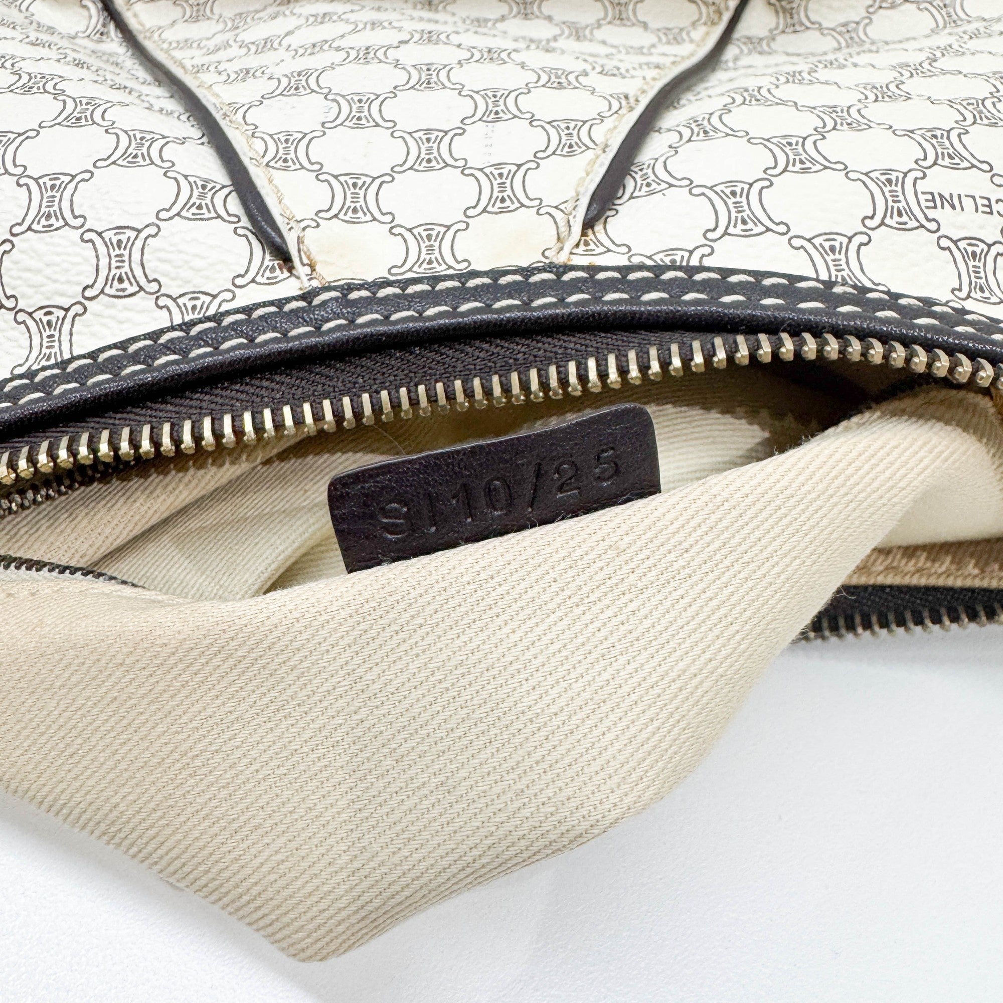 White Macadam Triomphe Leather Hobo Bag