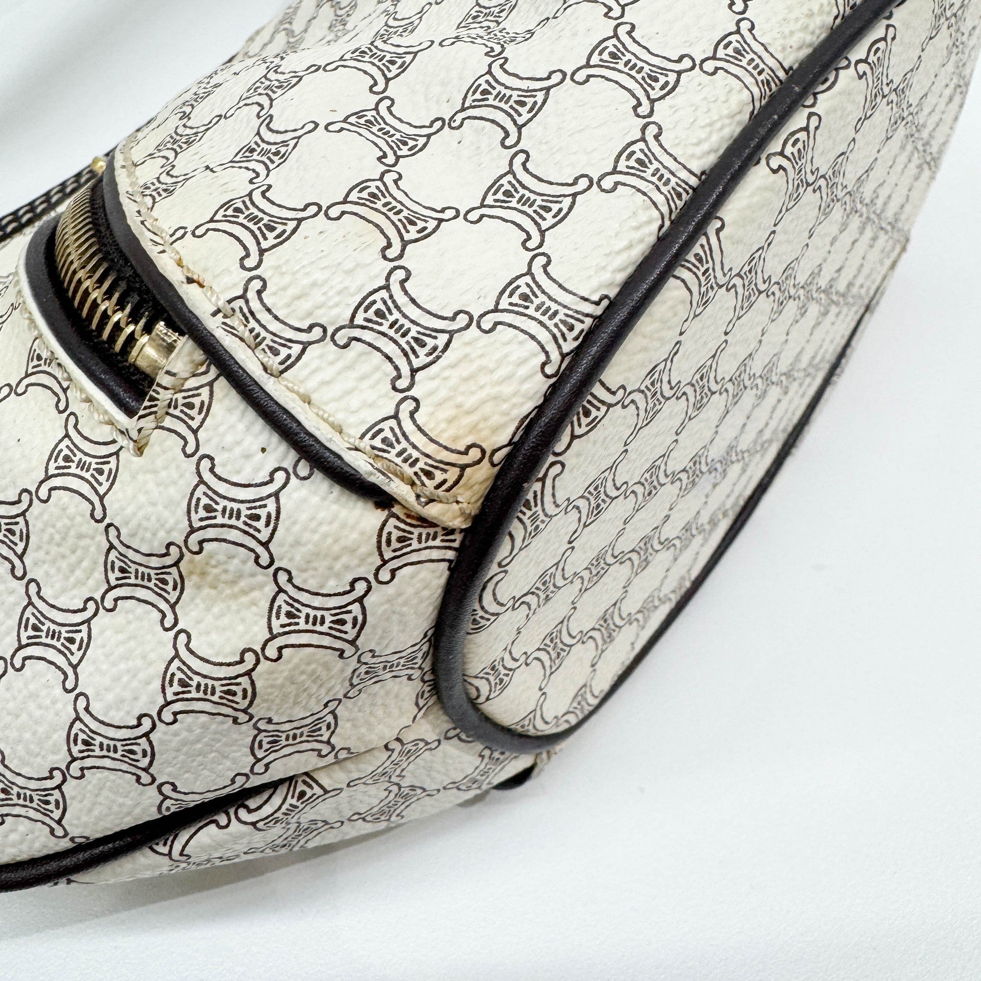 White Macadam Triomphe Leather Hobo Bag