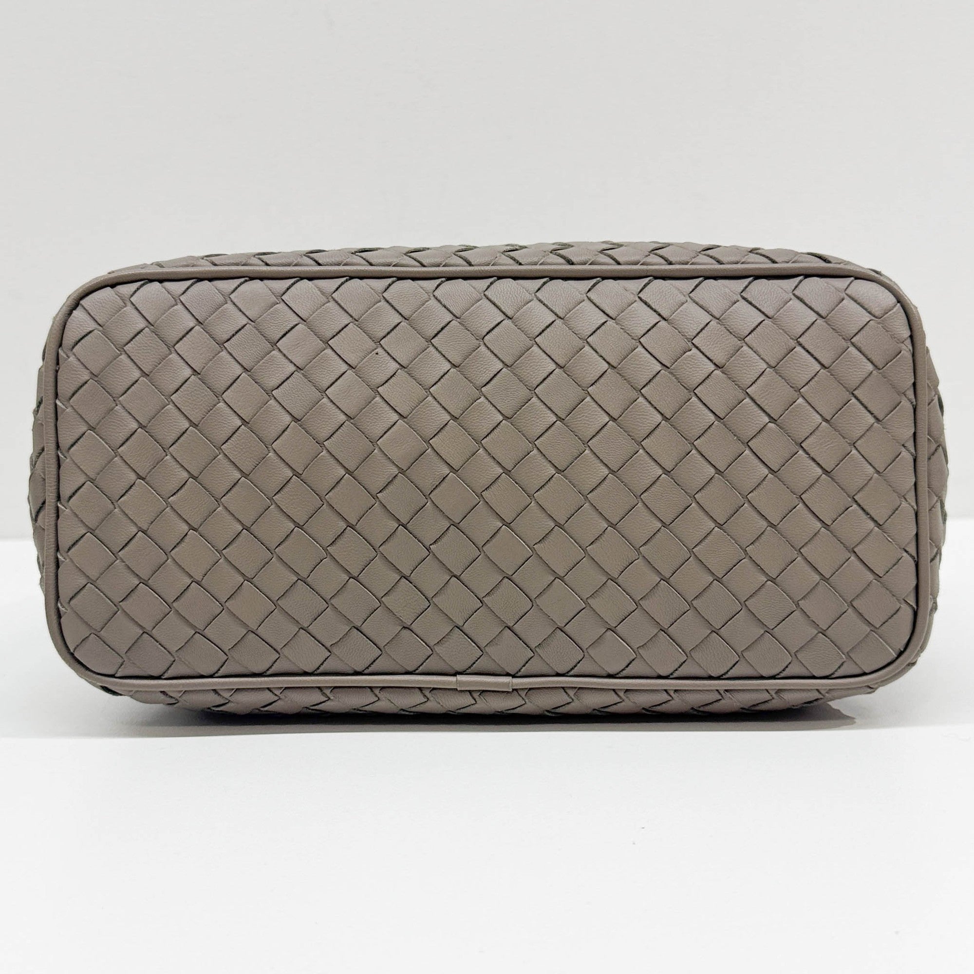 Inrecciato Elephant Gray Leather Shoulder Bag