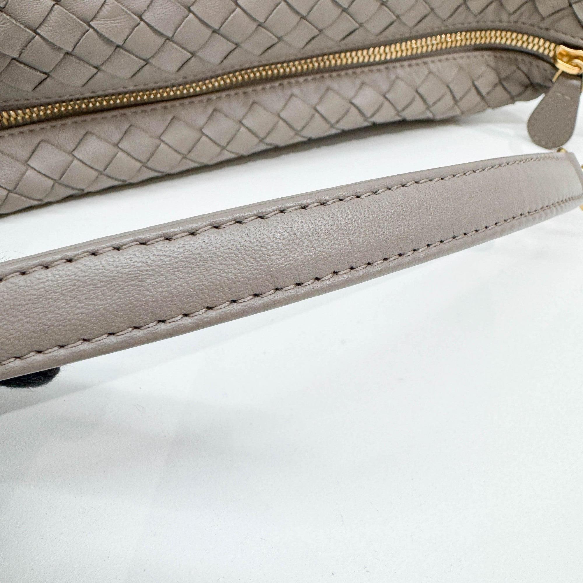 Inrecciato Elephant Gray Leather Shoulder Bag