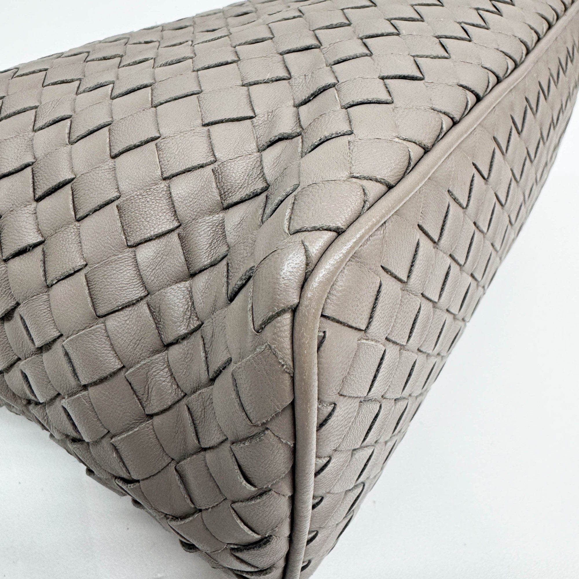 Inrecciato Elephant Gray Leather Shoulder Bag