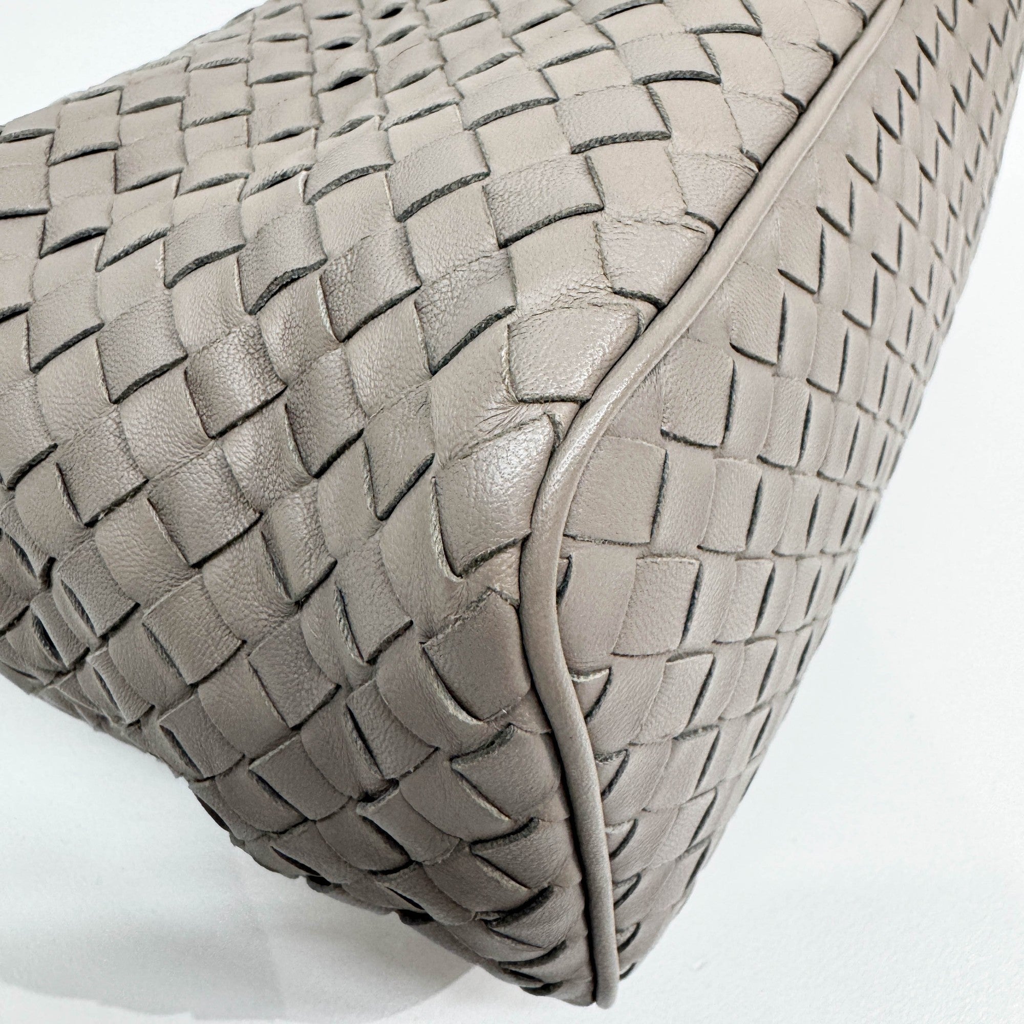 Inrecciato Elephant Gray Leather Shoulder Bag