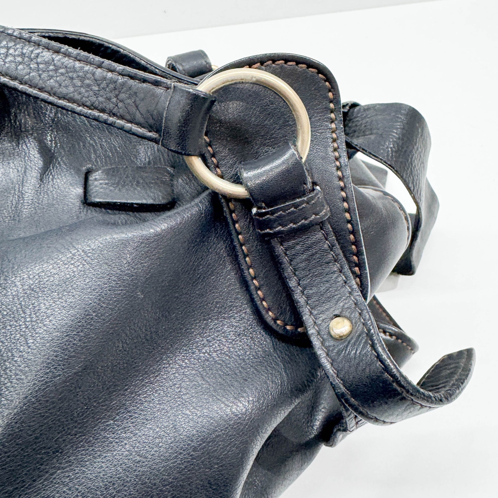 Vitello Lux Bow Black Leather Shoulder Bag
