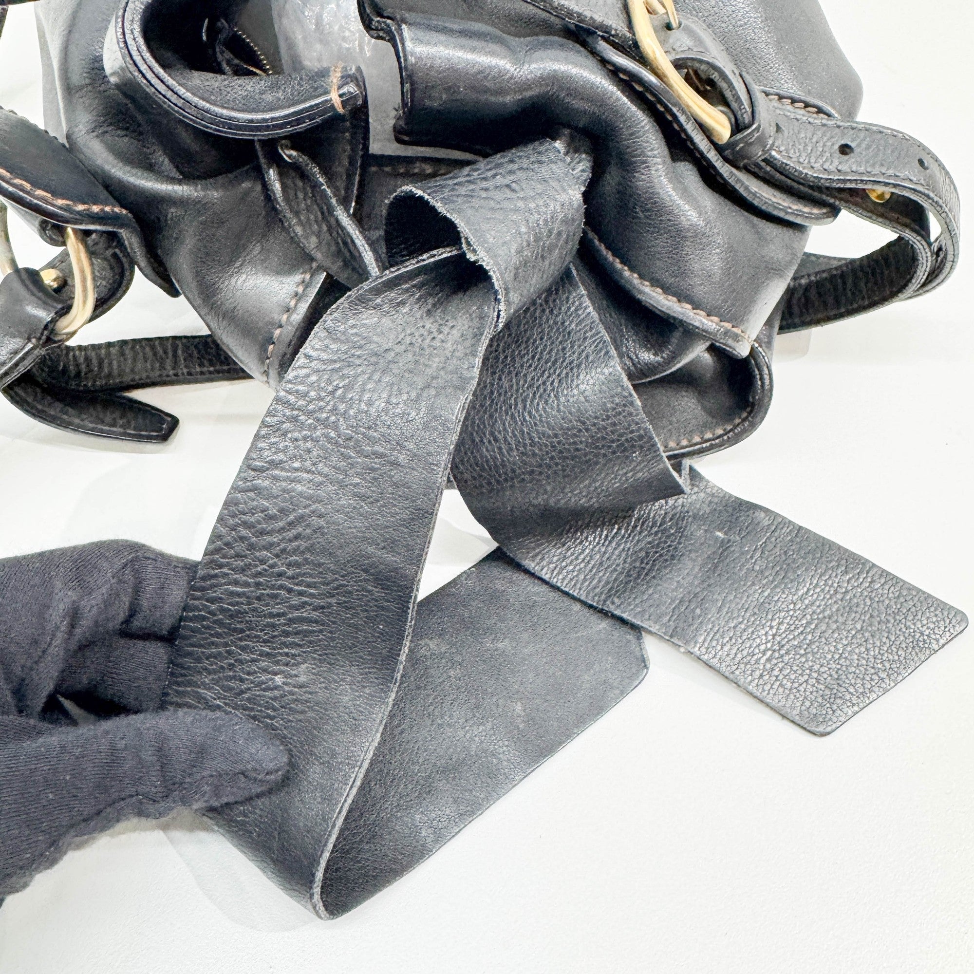 Vitello Lux Bow Black Leather Shoulder Bag