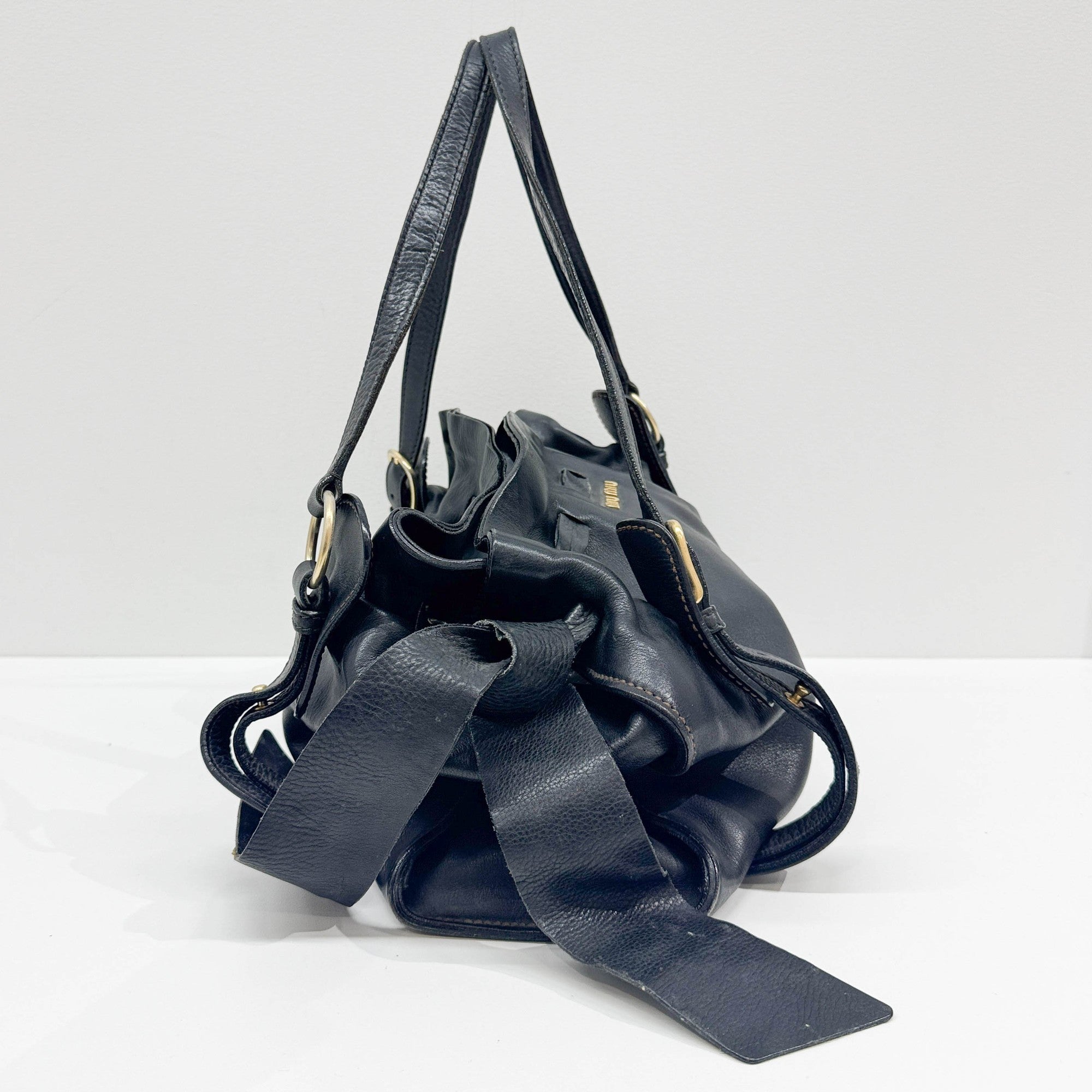 Vitello Lux Bow Black Leather Shoulder Bag