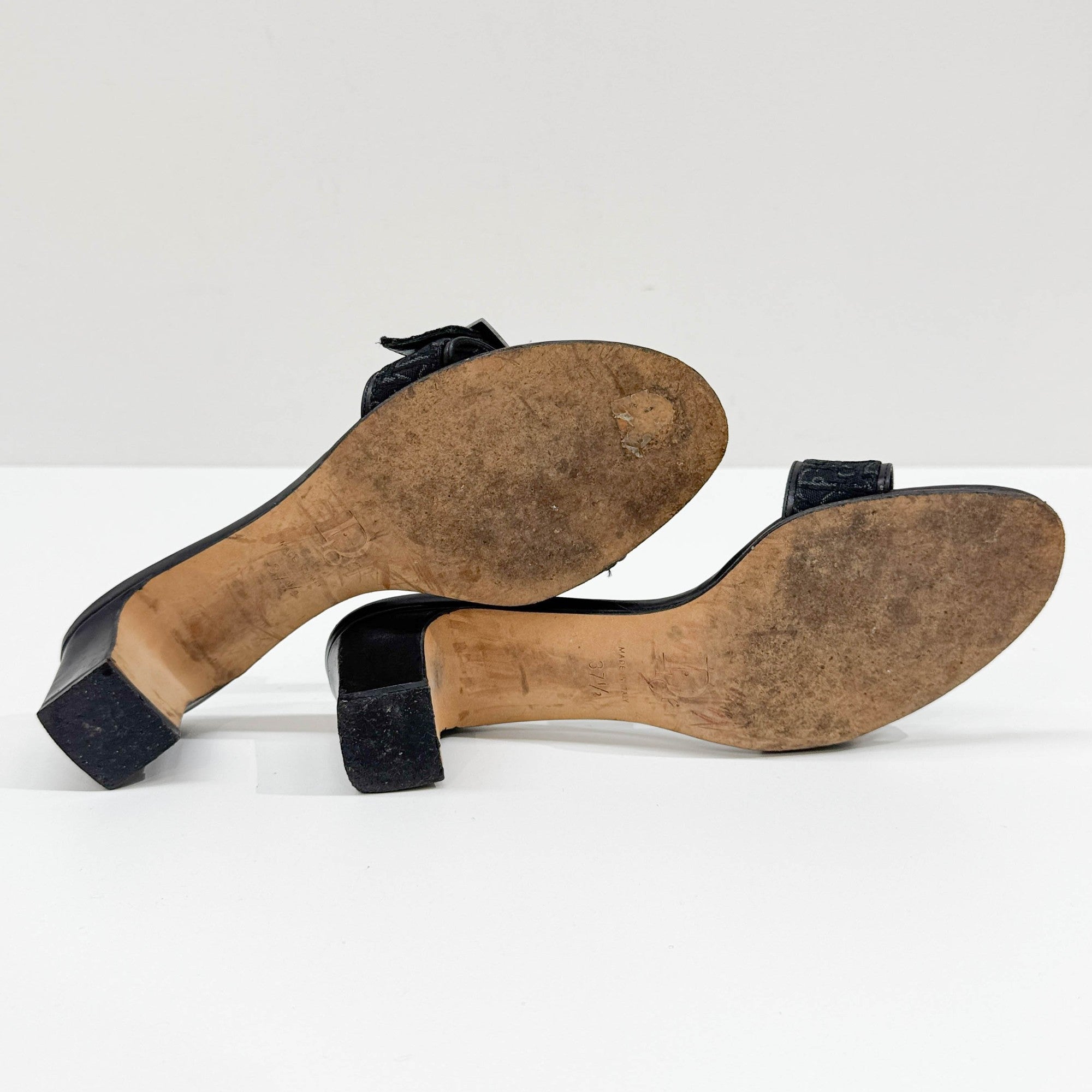 Size 37 1/2 EU Black Trotter Canvas Heels