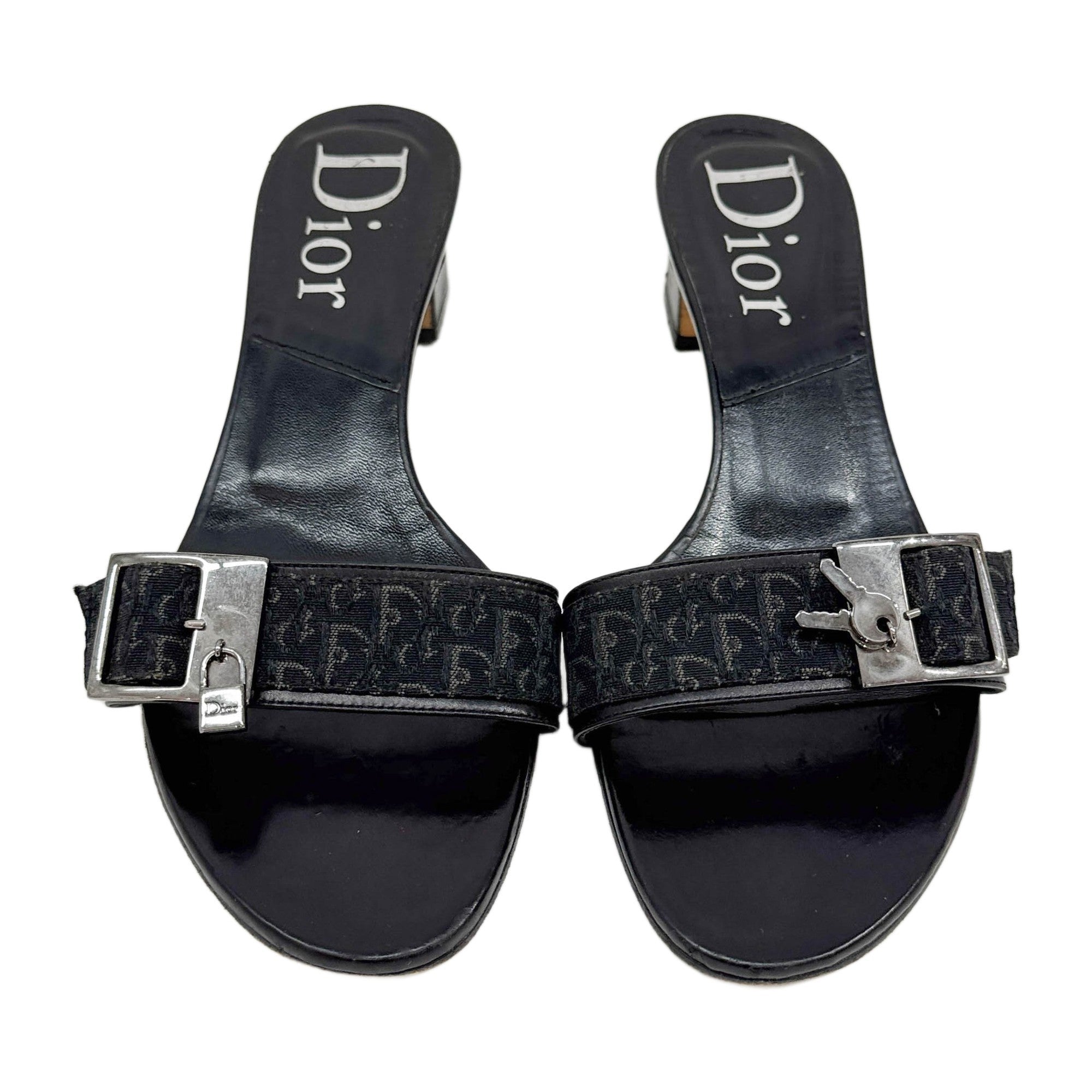 Size 37 1/2 EU Black Trotter Canvas Heels