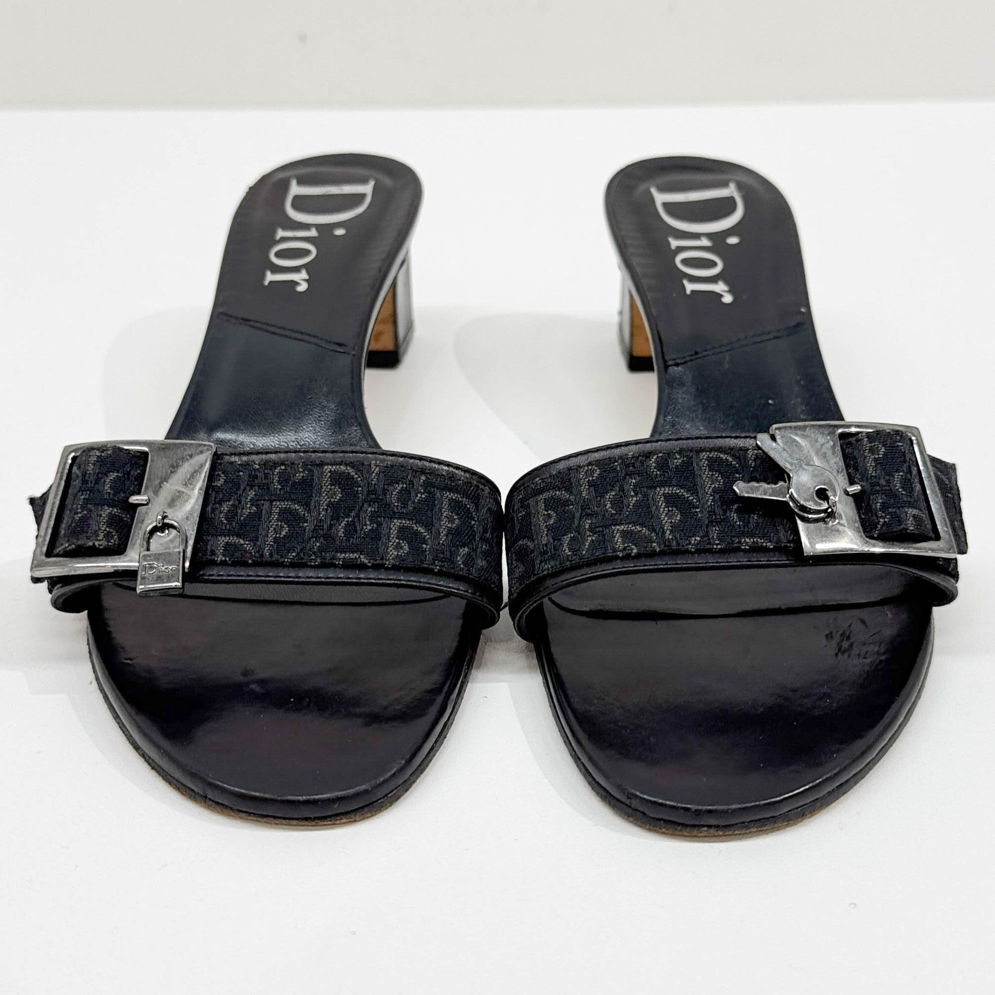 Size 37 1/2 EU Black Trotter Canvas Heels