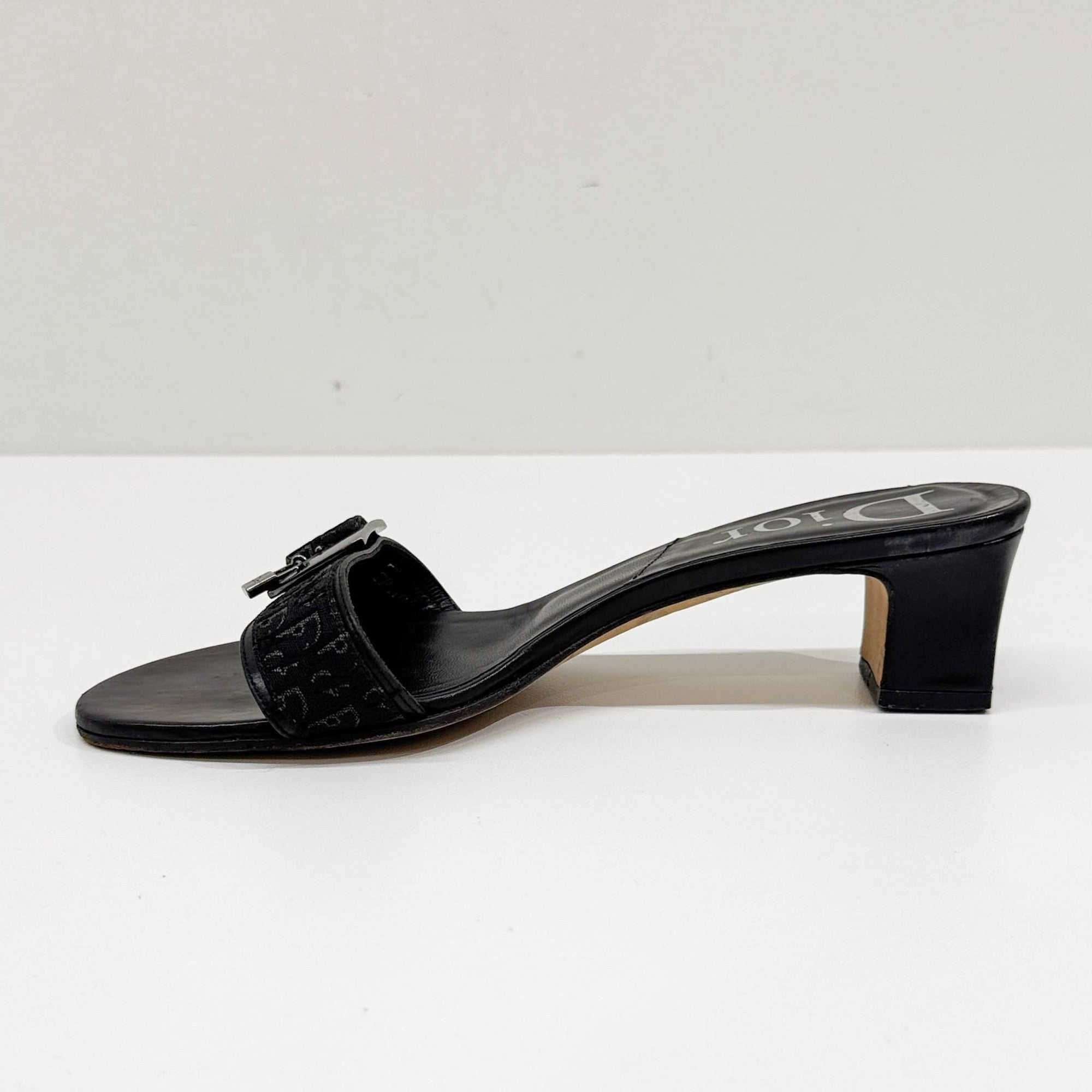 Size 37 1/2 EU Black Trotter Canvas Heels