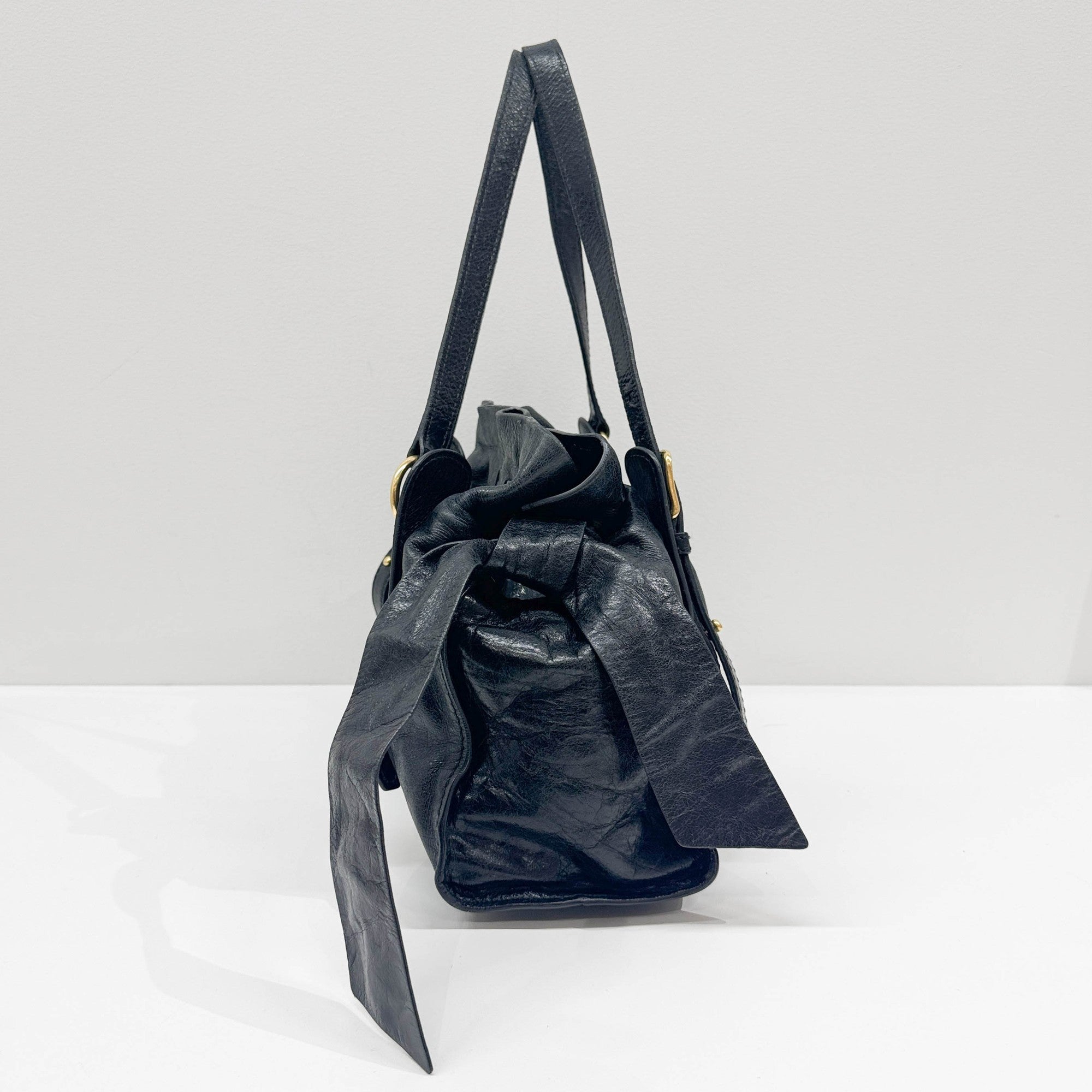 Vitello Lux Bow Black Leather Shoulder Bag